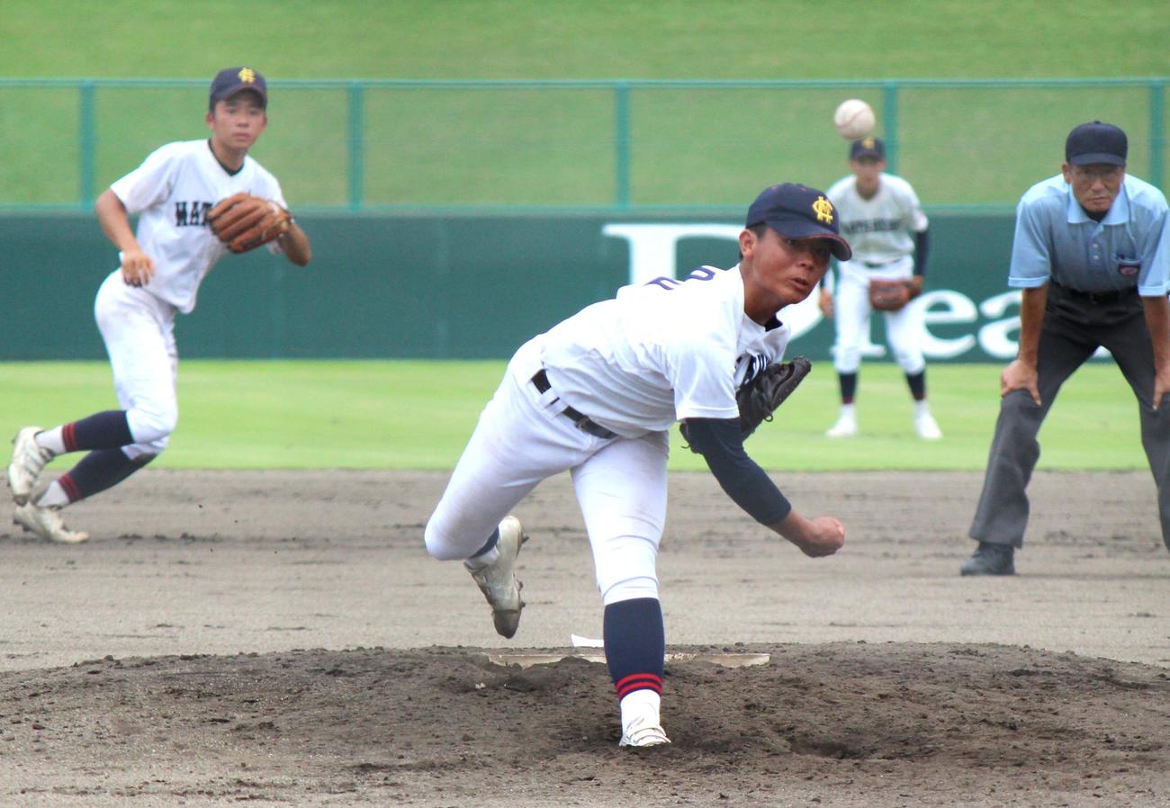 松阪商対名張　試合を締めた松阪商・米満（撮影・柏原誠）