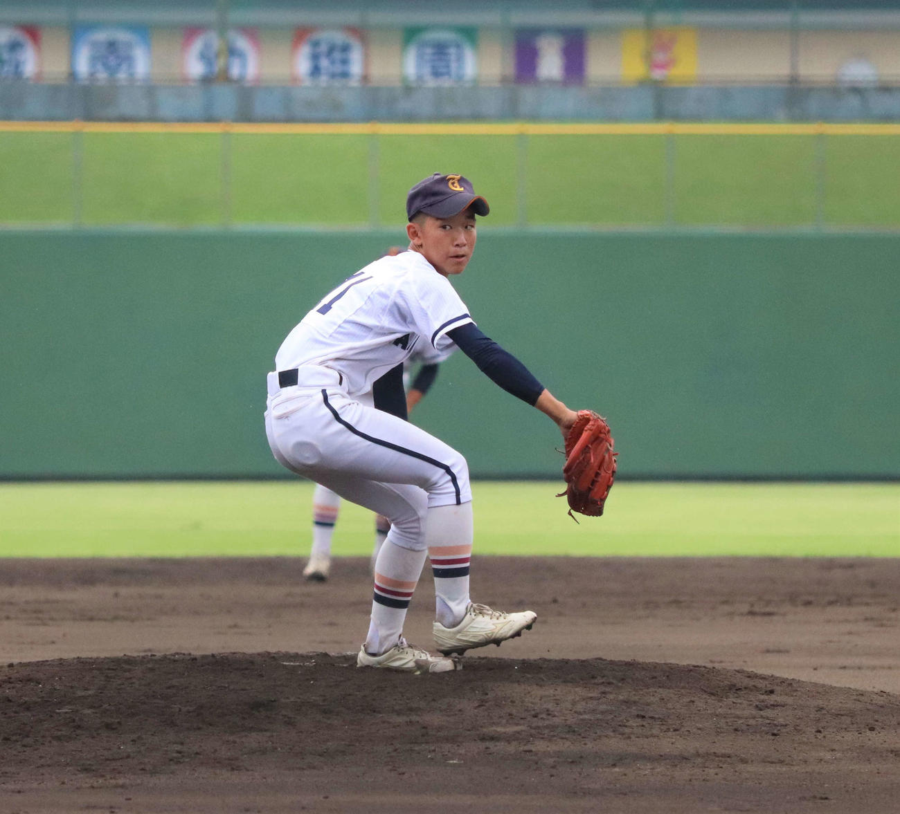 伊勢崎工対高崎商　近江高出身で現楽天の林優樹を参考にしたフォームで力投する高崎商・橋本賢太投手（撮影・黒須亮）