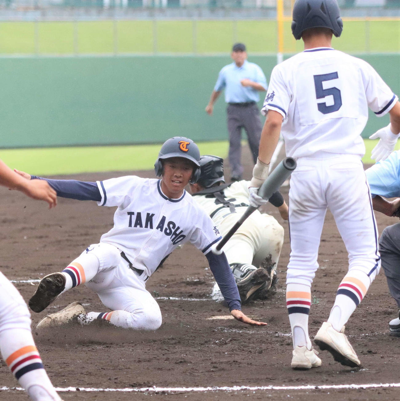 伊勢崎工対高崎商　2回裏高崎商1死三塁、浅見翔大の犠飛で三塁走者小幡東馬が生還す（撮影・黒須亮）