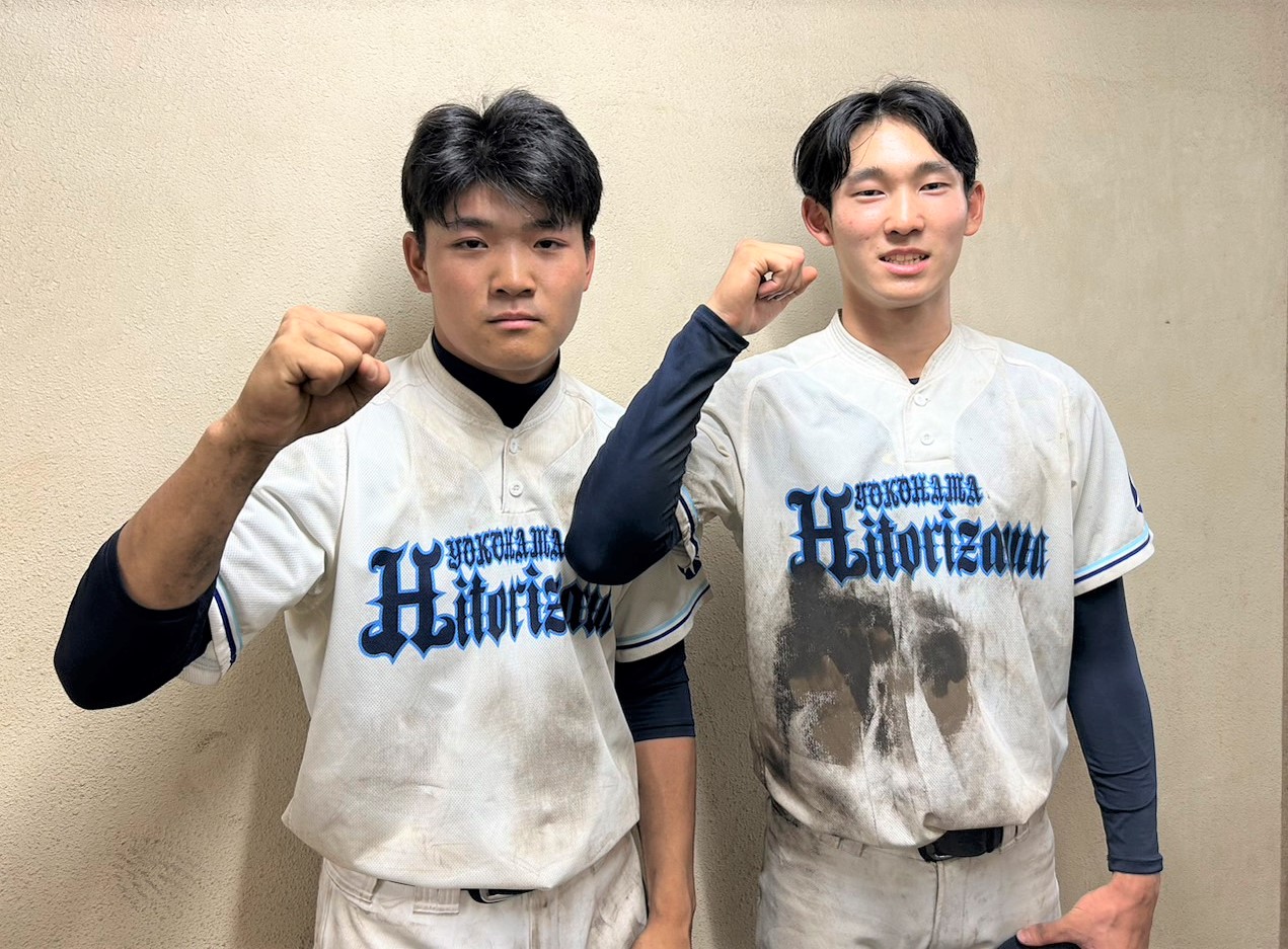 横浜氷取沢対横浜サイエンスフロンティア　アベックランニング本塁打を放った佐藤（右）と田村（撮影・星夏穂）