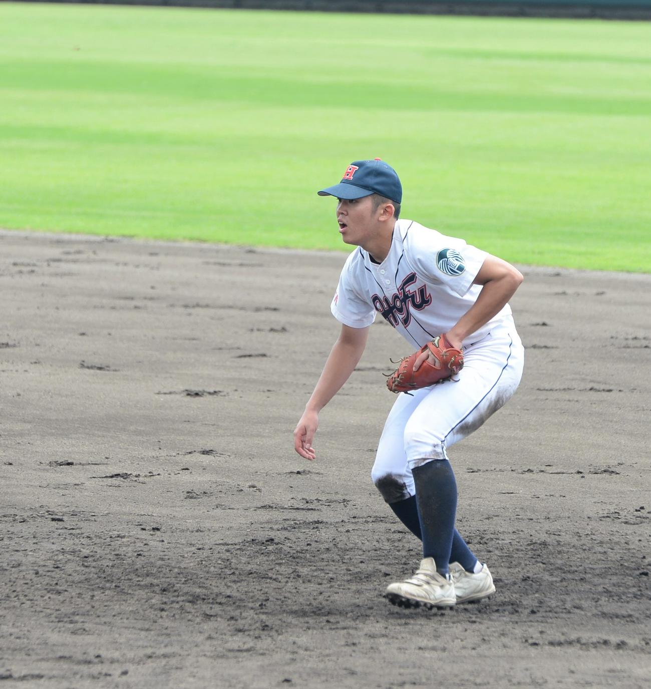 大分豊府対竹田　一塁守備に就く大分豊府・玉田（撮影・佐藤究）