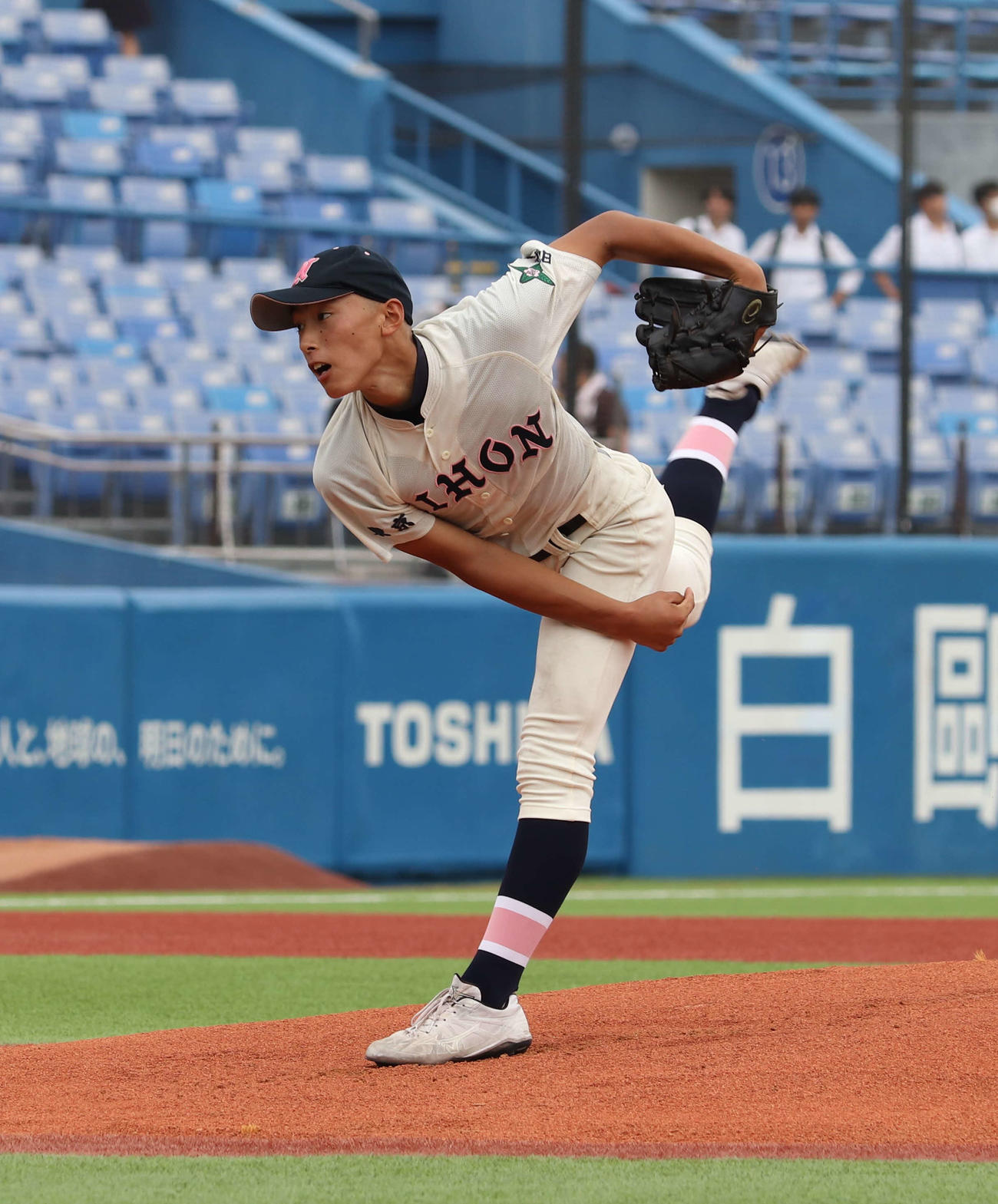 武蔵村山対日大鶴ケ丘　日大鶴ケ丘先発の比江島（撮影・玉利朱音）