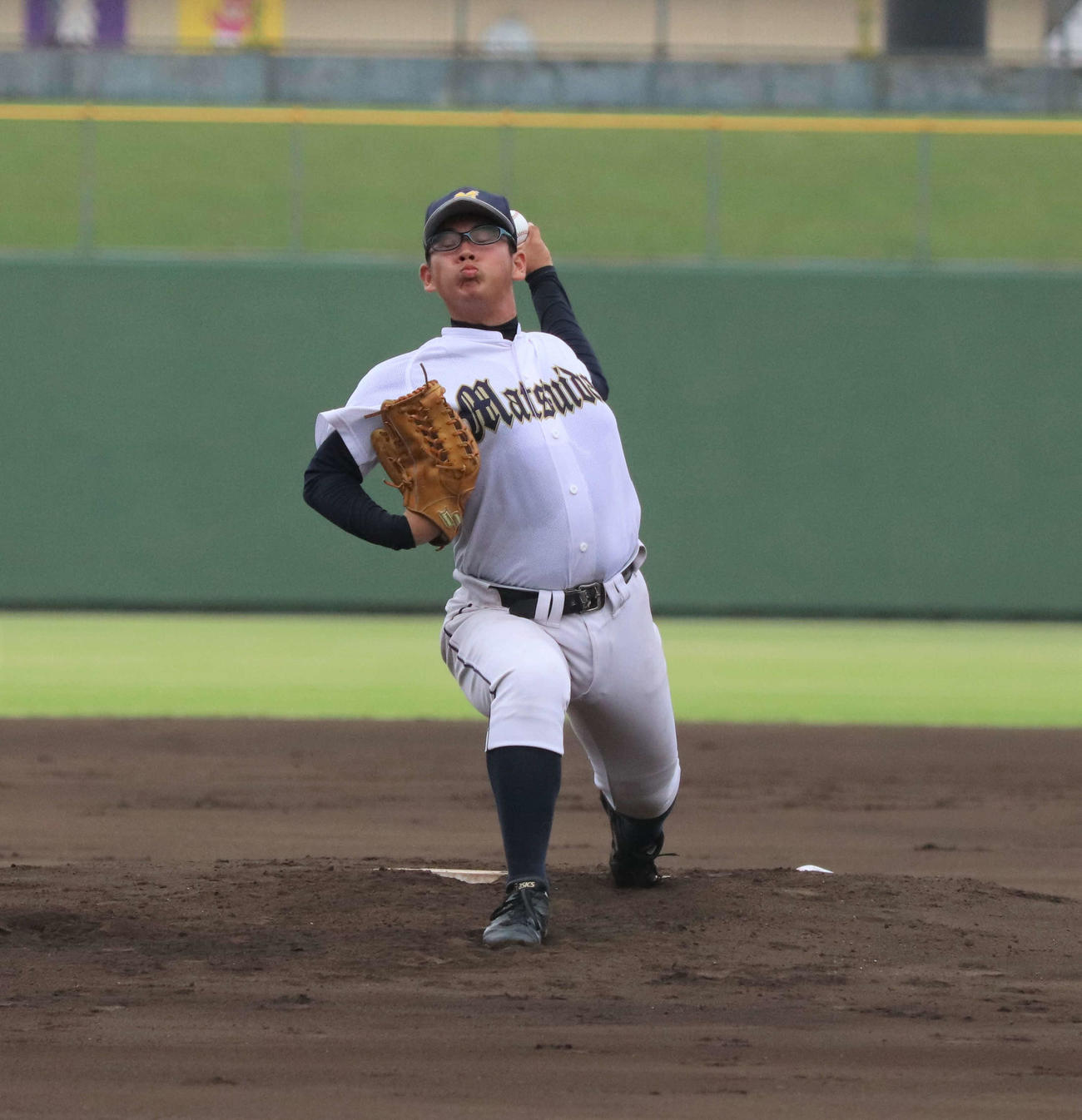 松井田先発の落合咲投手（撮影・黒須亮）