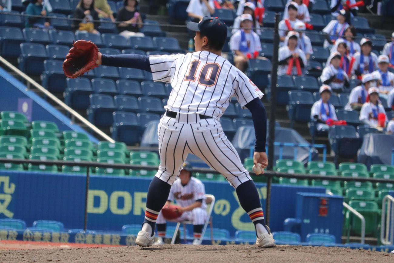 千葉東対千葉敬愛　7回参考ながら、ノーヒットノーランを達成した千葉敬愛の森（撮影・保坂淑子）