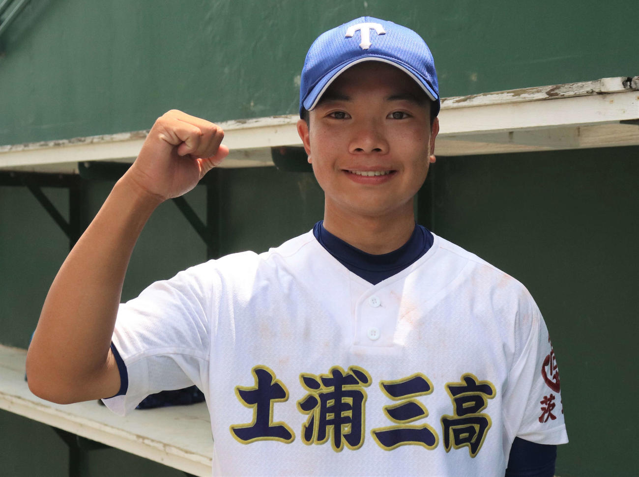 土浦三対科技学園日立　試合後、喜びを表現する中村（撮影・村山玄）