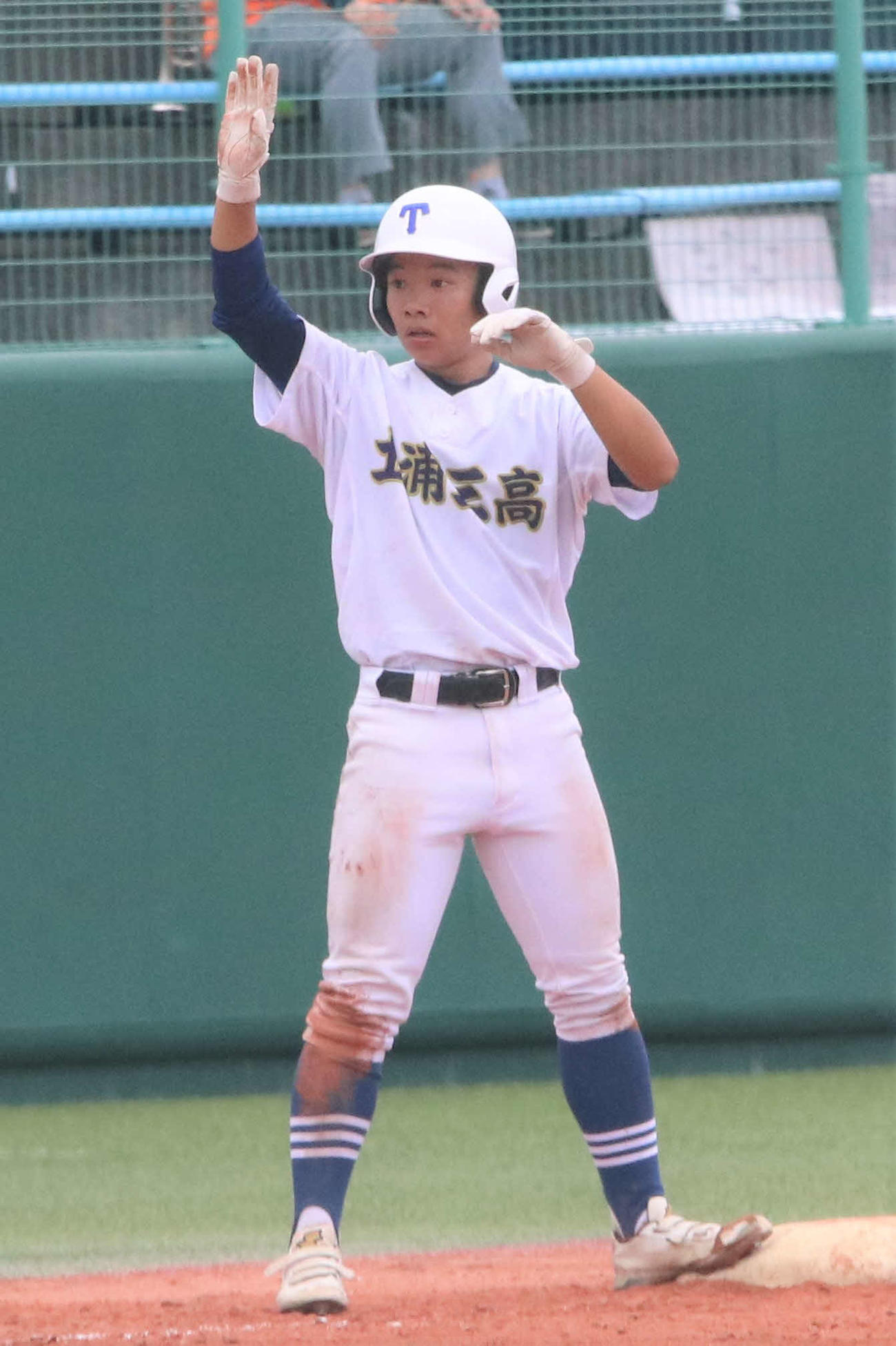 土浦三対科技学園日立　5回、2点適時三塁打を放った土浦三・中村太陽＝2023年7月9日（撮影・村山玄）