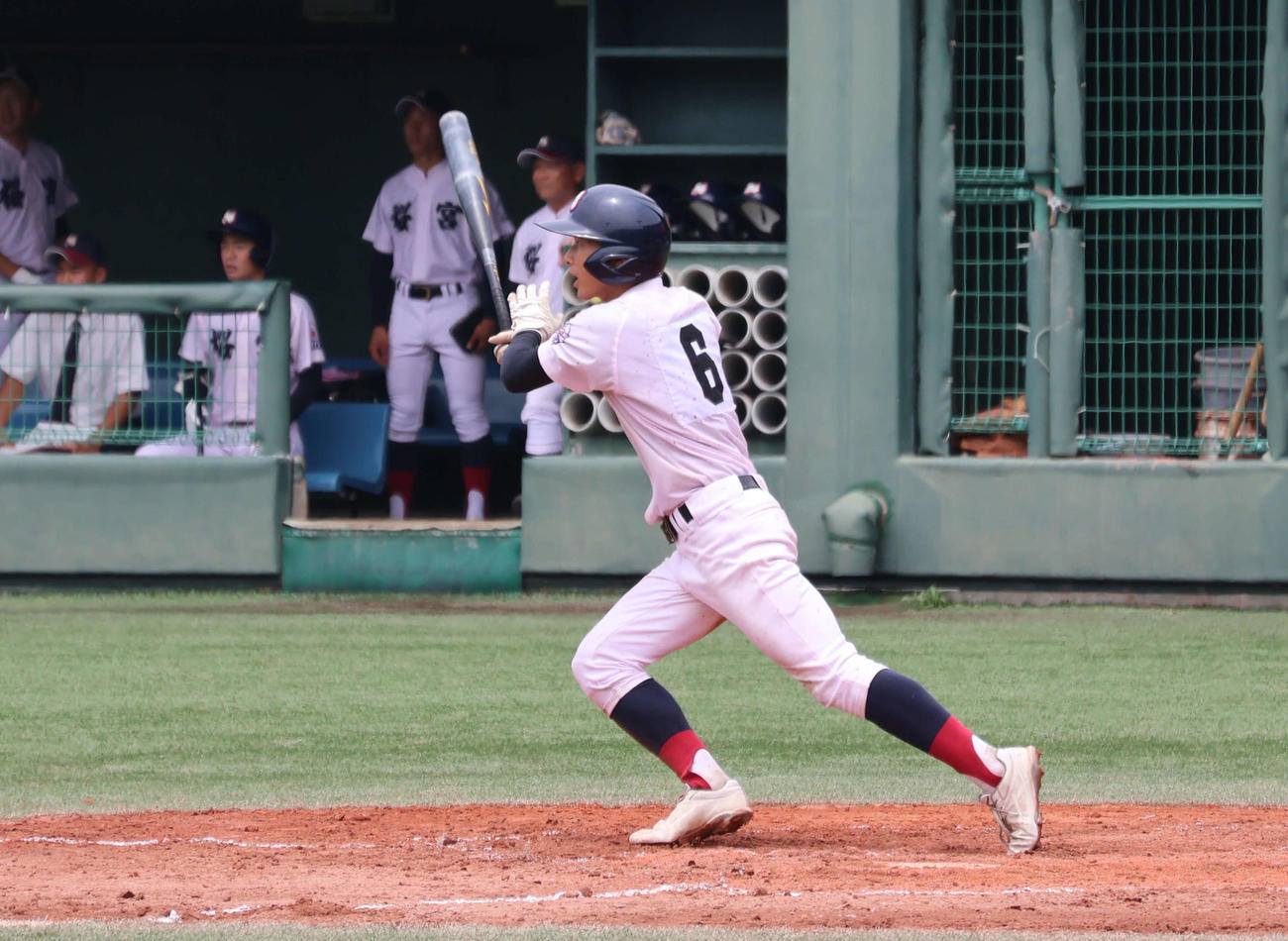 3回表、適時打を放つ桜宮・井上大志（撮影・安岡拓磨）