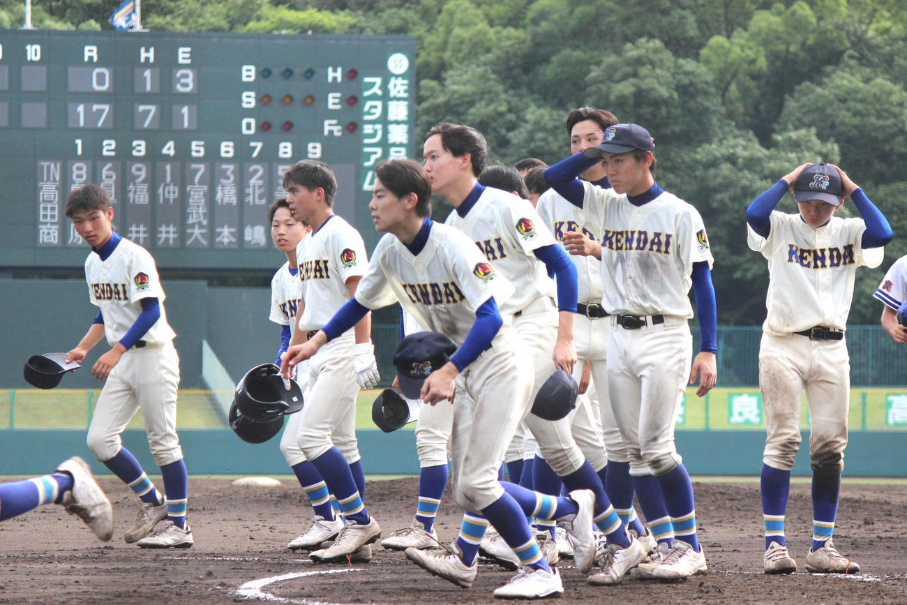 高田商対奈良県大付　初の夏の奈良大会出場を果たした奈良県大付（撮影・柏原誠）
