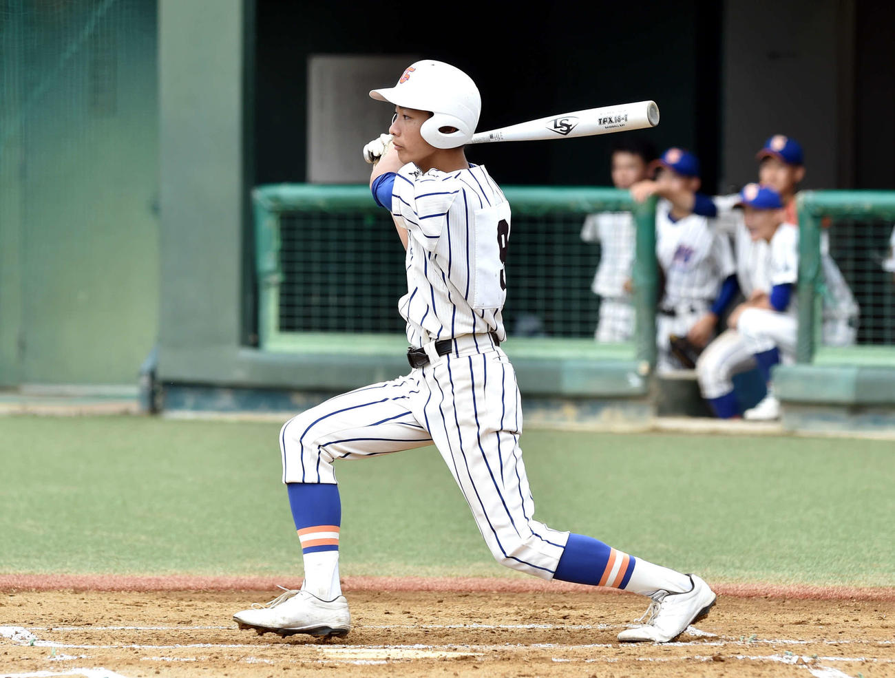 仙台西対東北学院榴ケ岡　1回裏東北学院榴ケ岡2死二、三塁、先制2点中前適時打を放つ藤田（撮影・相沢孔志）