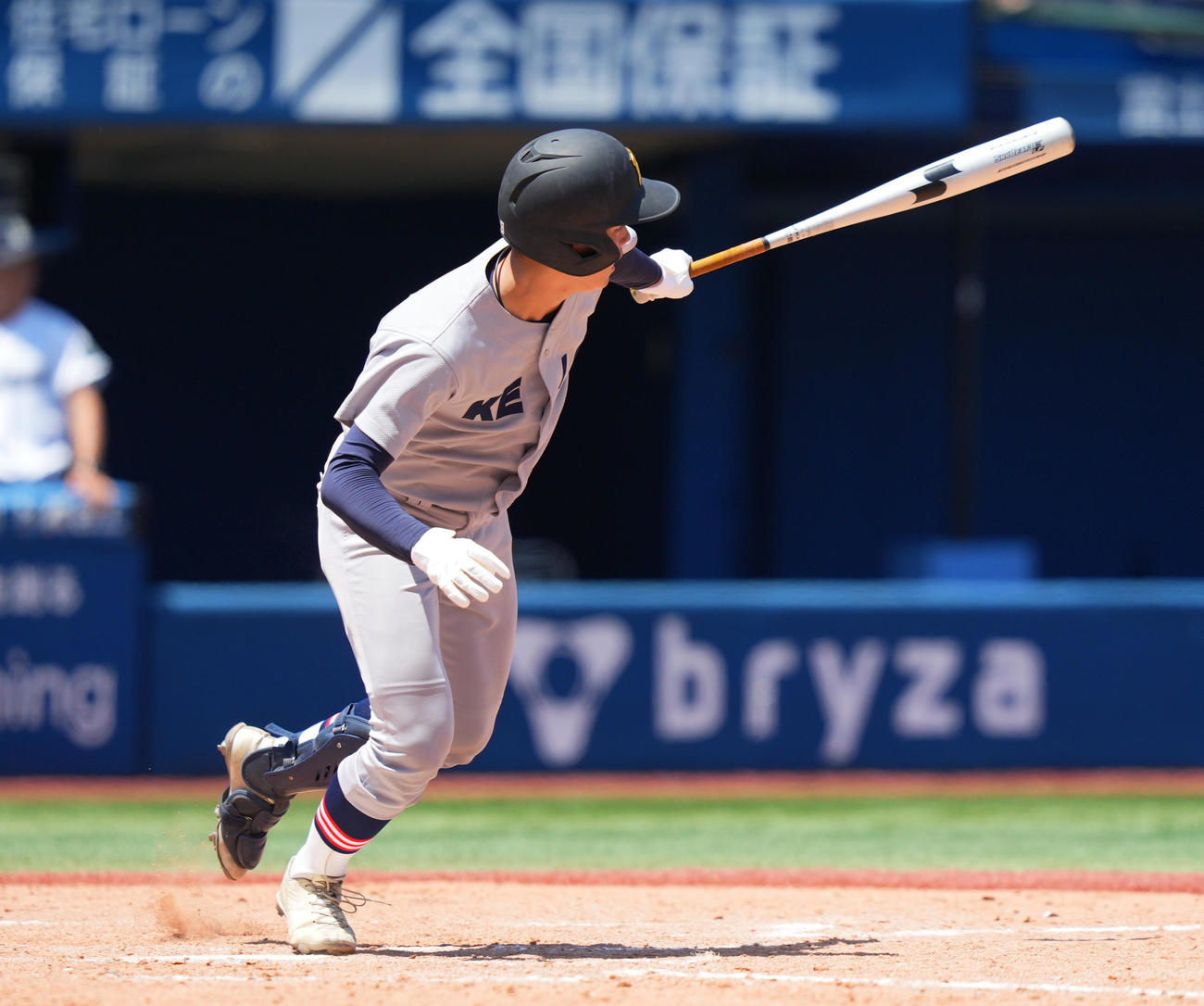 慶応対白山　4回表慶応1死満塁、左3点適時二塁打を放つ加藤（撮影・菅敏）