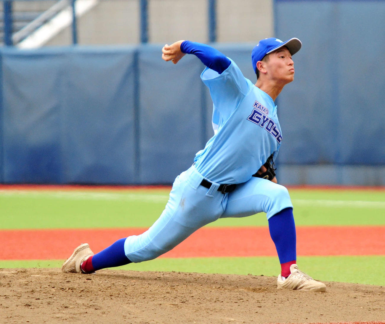 先発した2年生エースの加茂暁星・真保は5回まで被安打1と好投