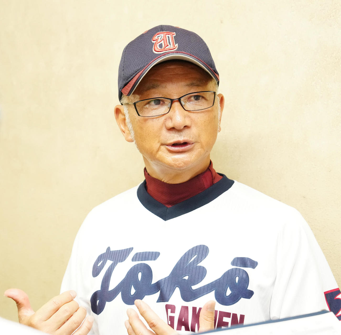 藤嶺藤沢対桐光学園　試合後、取材に応じる桐光学園・野呂監督（撮影・江口和貴）