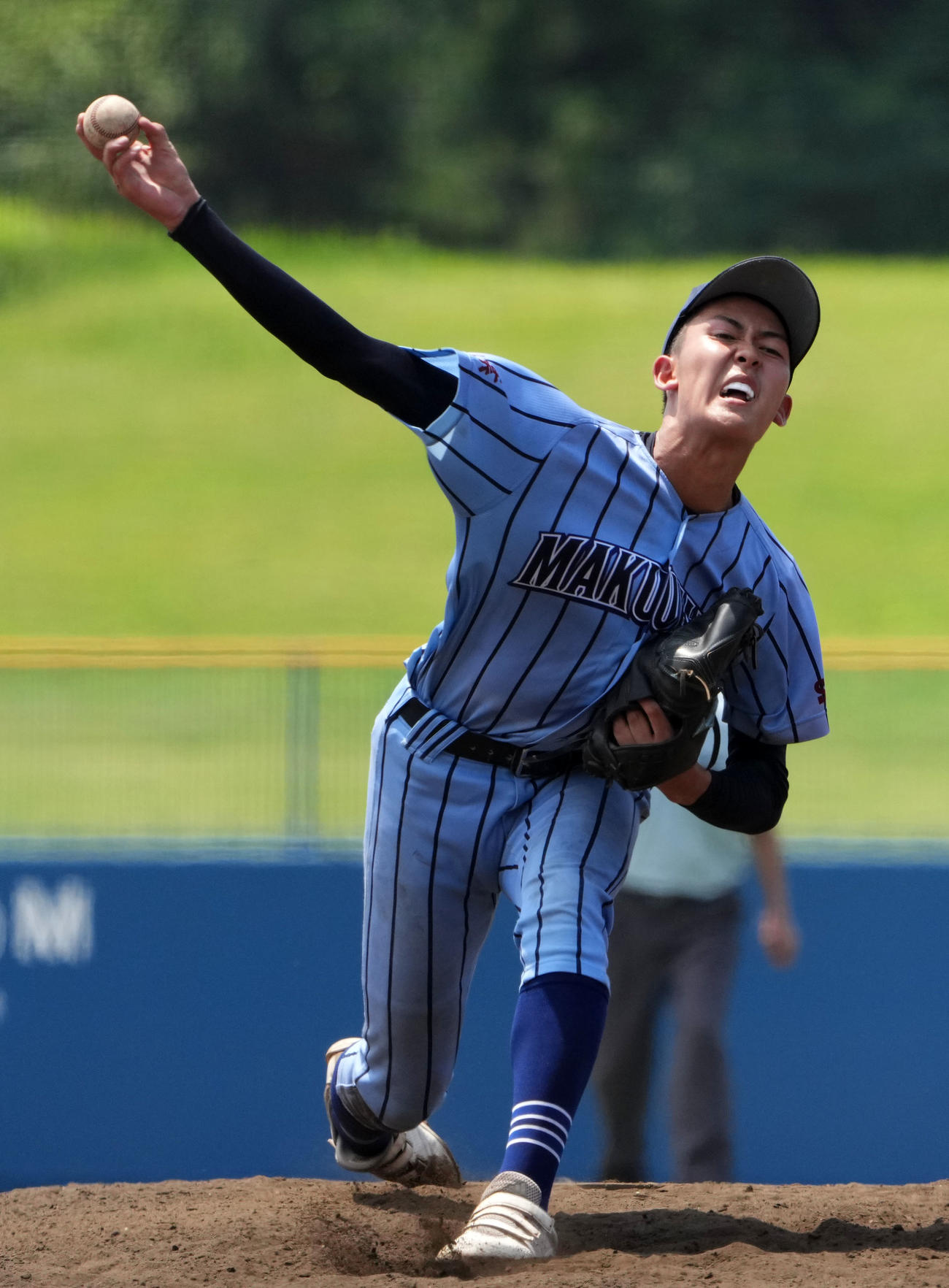 芝浦工大柏対幕張総合　力投する幕張総合先発の早坂（撮影・横山健太）