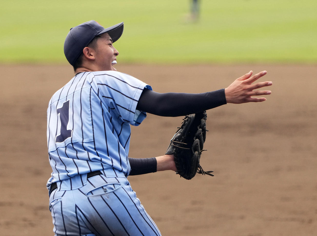 芝浦工大柏対幕張総合　4回裏を無失点に抑え笑顔を見せる幕張総合・早坂（撮影・横山健太）