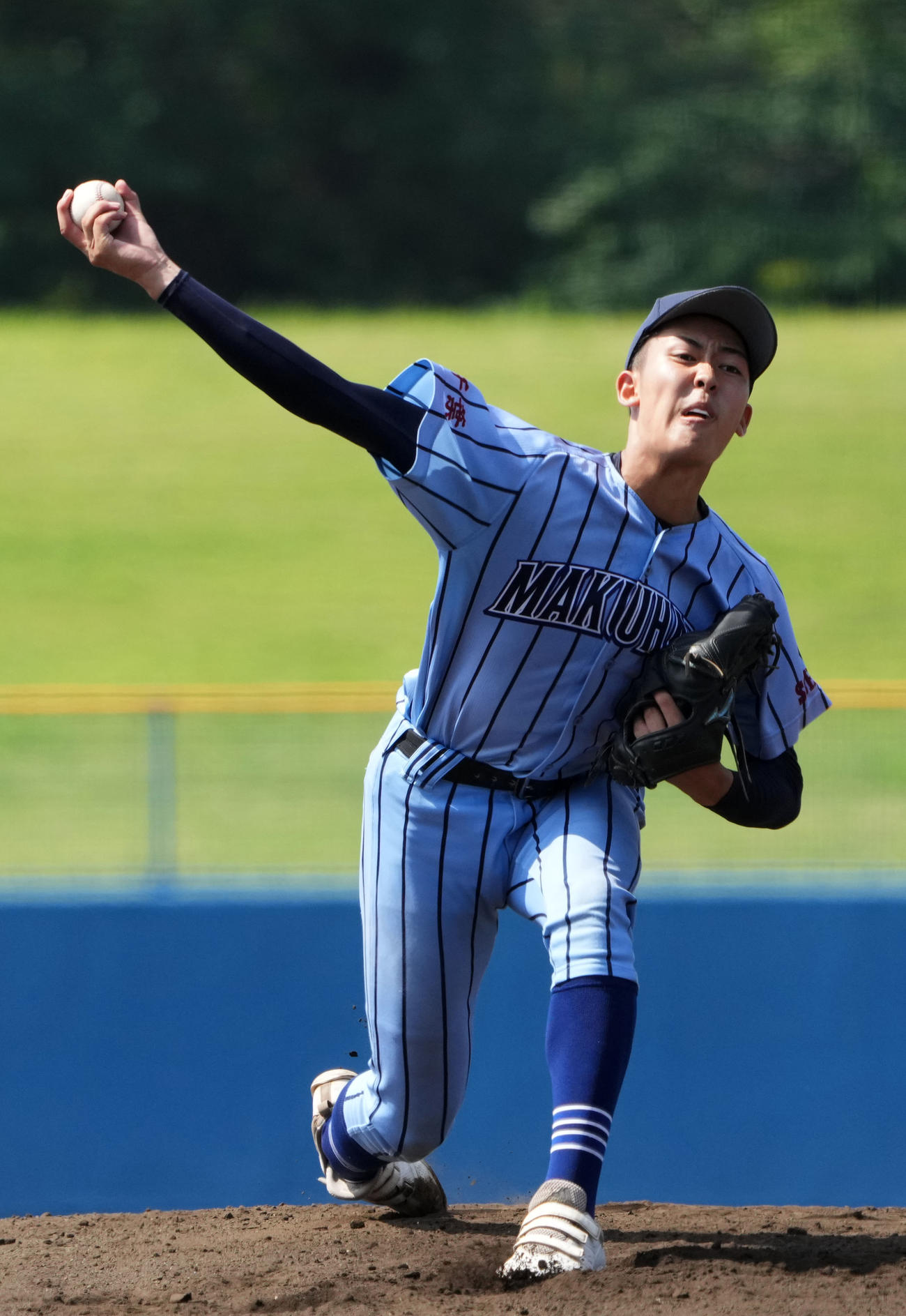 芝浦工大柏対幕張総合　力投する幕張総合先発の早坂（撮影・横山健太）