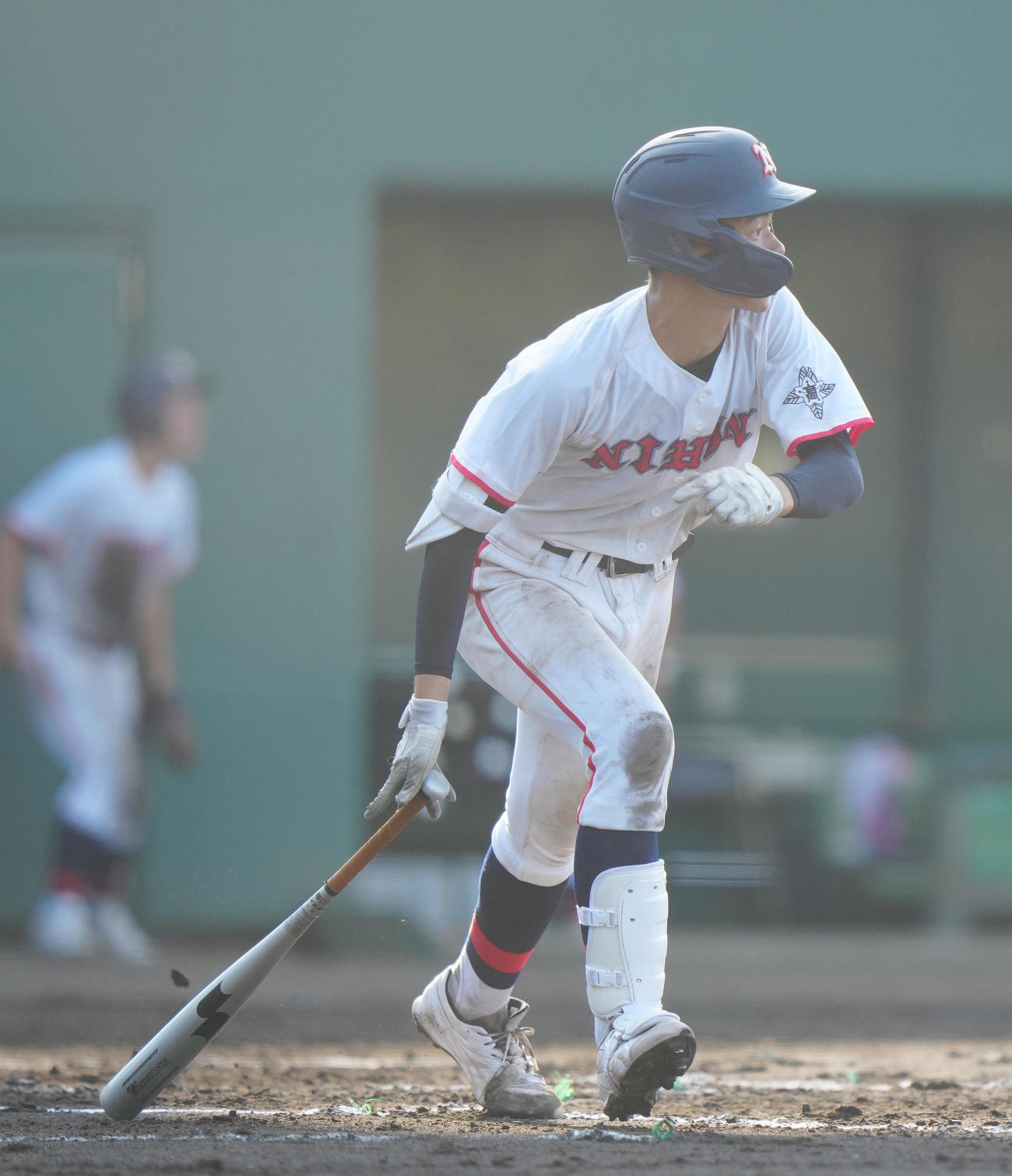 日大高対山手学院　10回表日大高2死満塁、走者一掃の3点適時二塁打を放つ永谷（撮影・江口和貴）