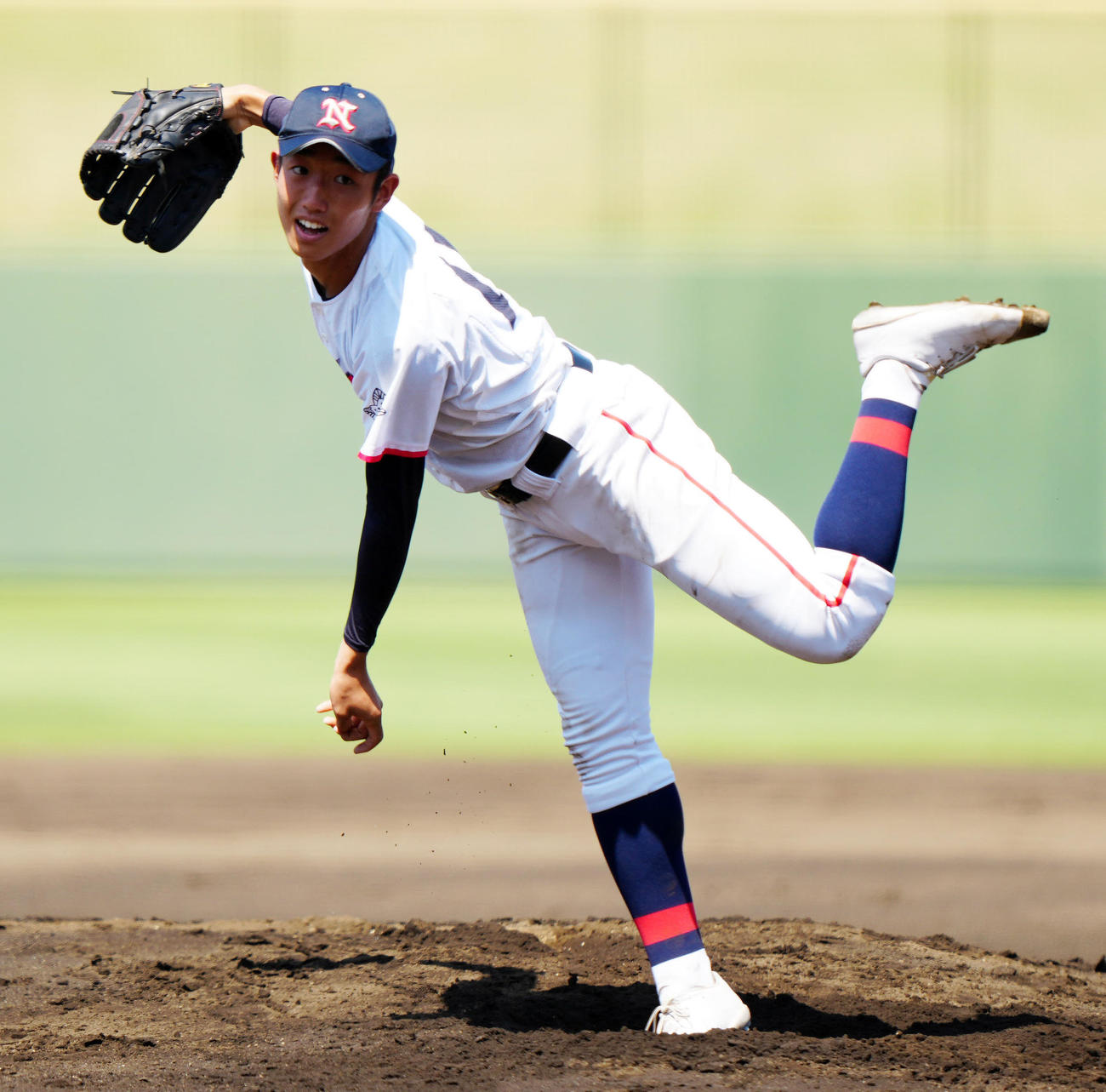 日大高対山手学院　日大高先発の星野（撮影・江口和貴）