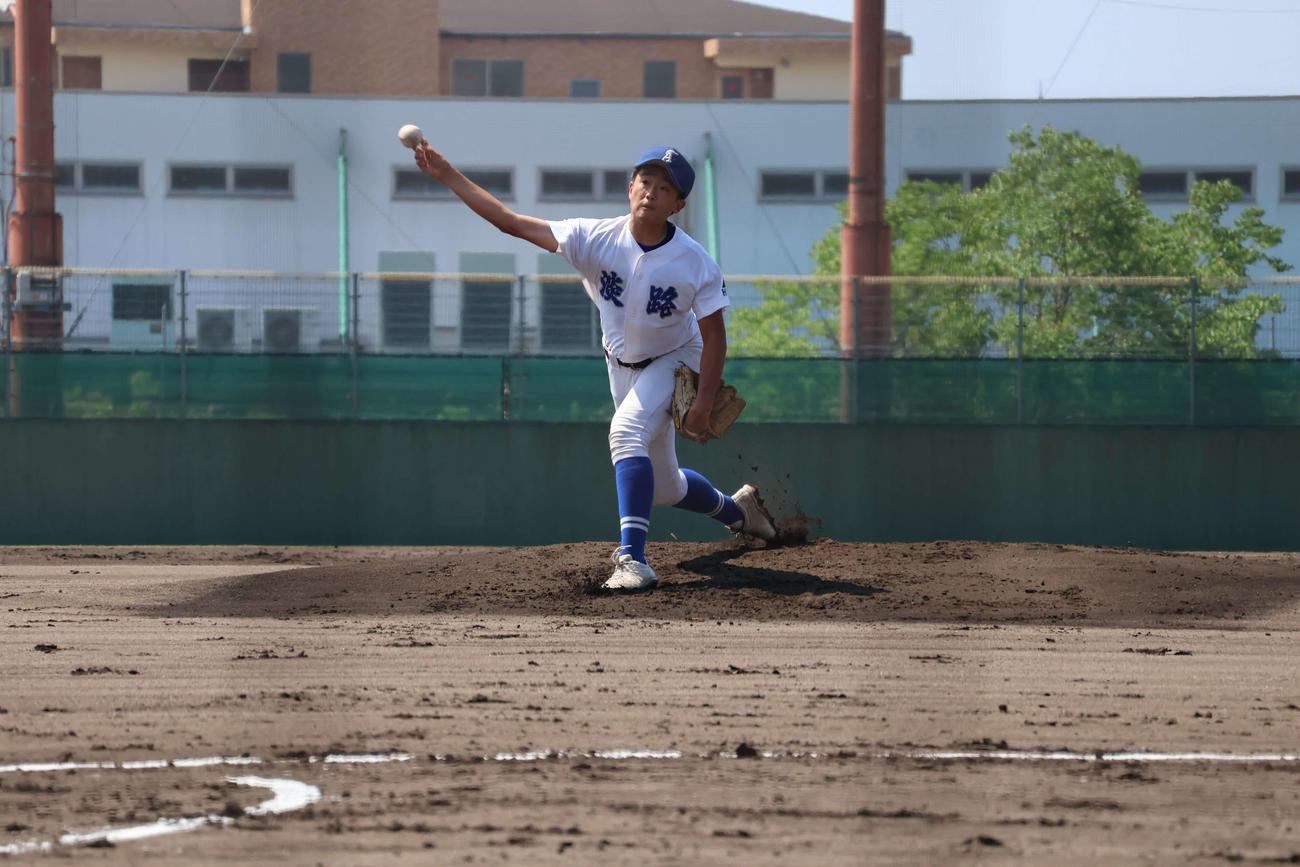 完投した淡路・藤岡怜央投手（3年）（撮影・原田竣矢）