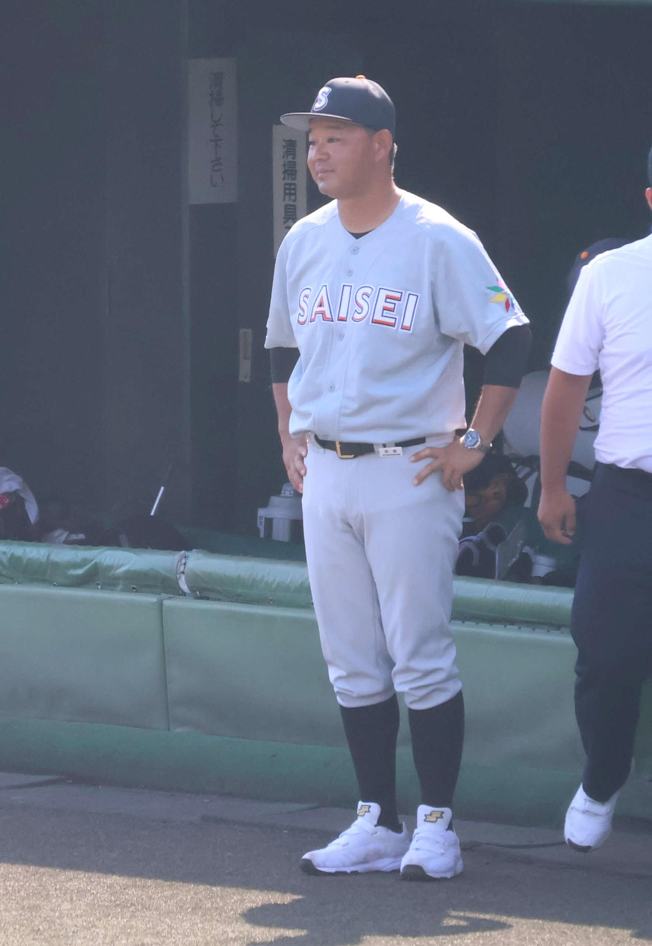 明石城西対彩星工科　敗戦後、悔しい表情を見せる彩星工科・平田監督　