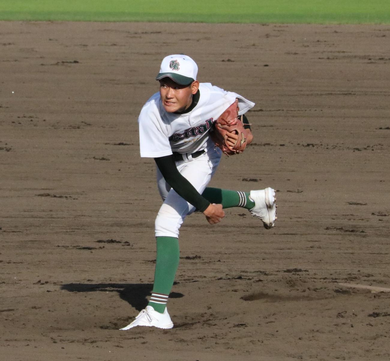 龍野北対育英　龍野北の小林謙二投手（3年）は力投する（撮影・林亮佑）