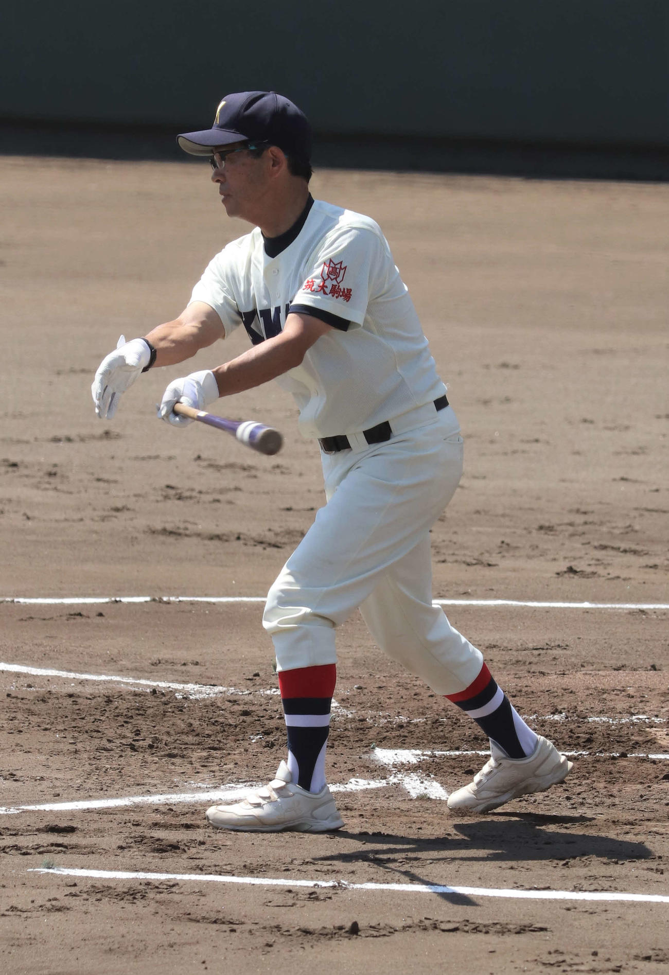東京高専対筑波大駒場　ノッカーを務める筑波大駒場・朝木監督（撮影・玉利朱音）