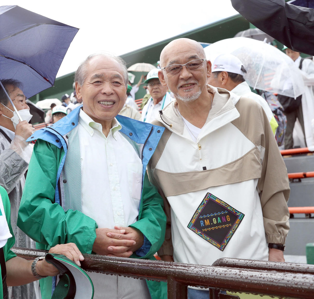 足寄の応援に駆けつけた鈴木宗男参議院議員（左）と松山千春（撮影・佐藤翔太）