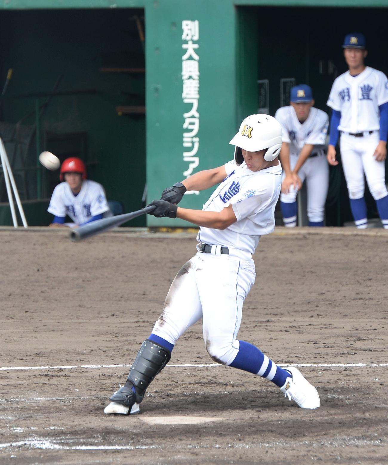 大分豊府対明豊　2回に2点本塁打を放った明豊・柴田（撮影・佐藤究）