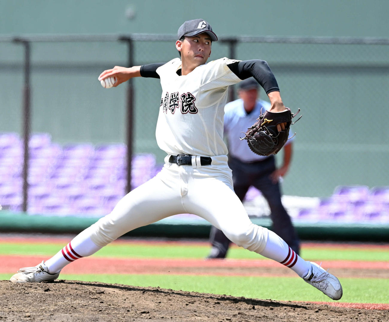 一関学院対盛岡中央　5回表一関学院無の先発高橋佑（撮影・たえ見朱実）