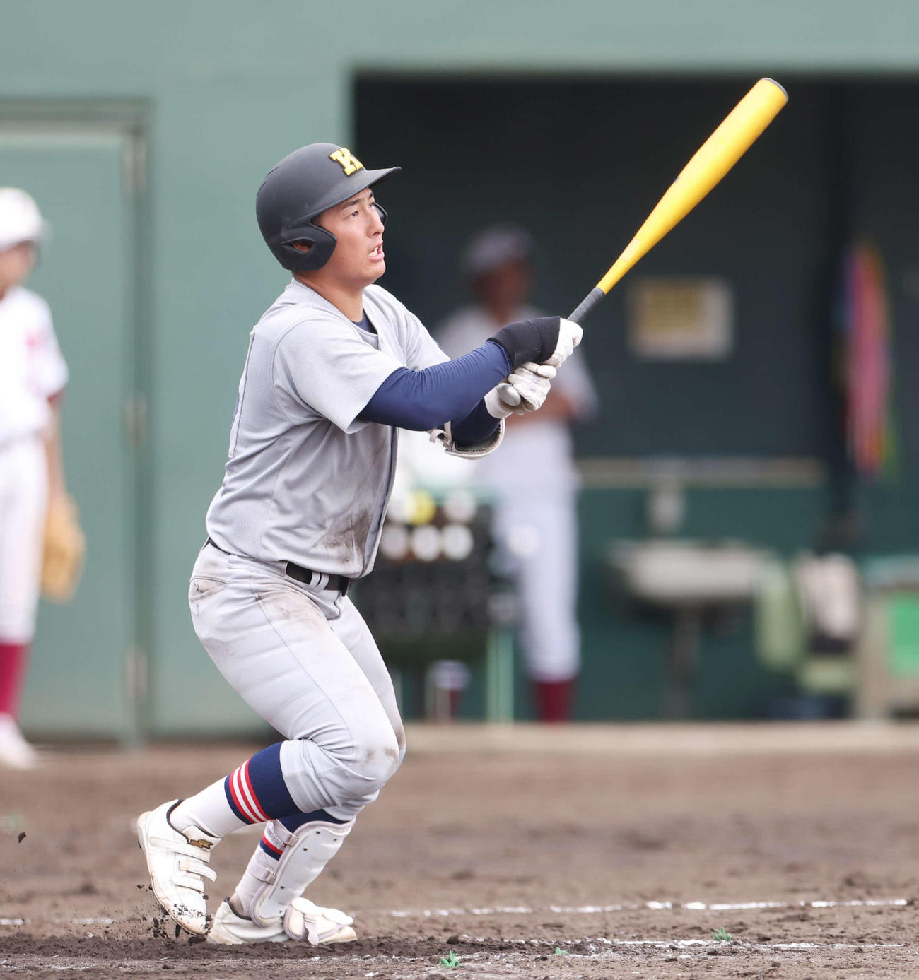 津久井浜対慶応　5回裏慶応2死一、二塁、右飛に倒れる清原（撮影・宮地輝）