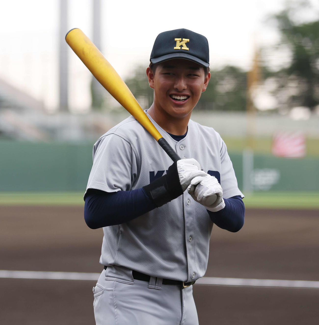 津久井浜対慶応　試合前、笑顔を見せる慶応・清原（撮影・宮地輝）