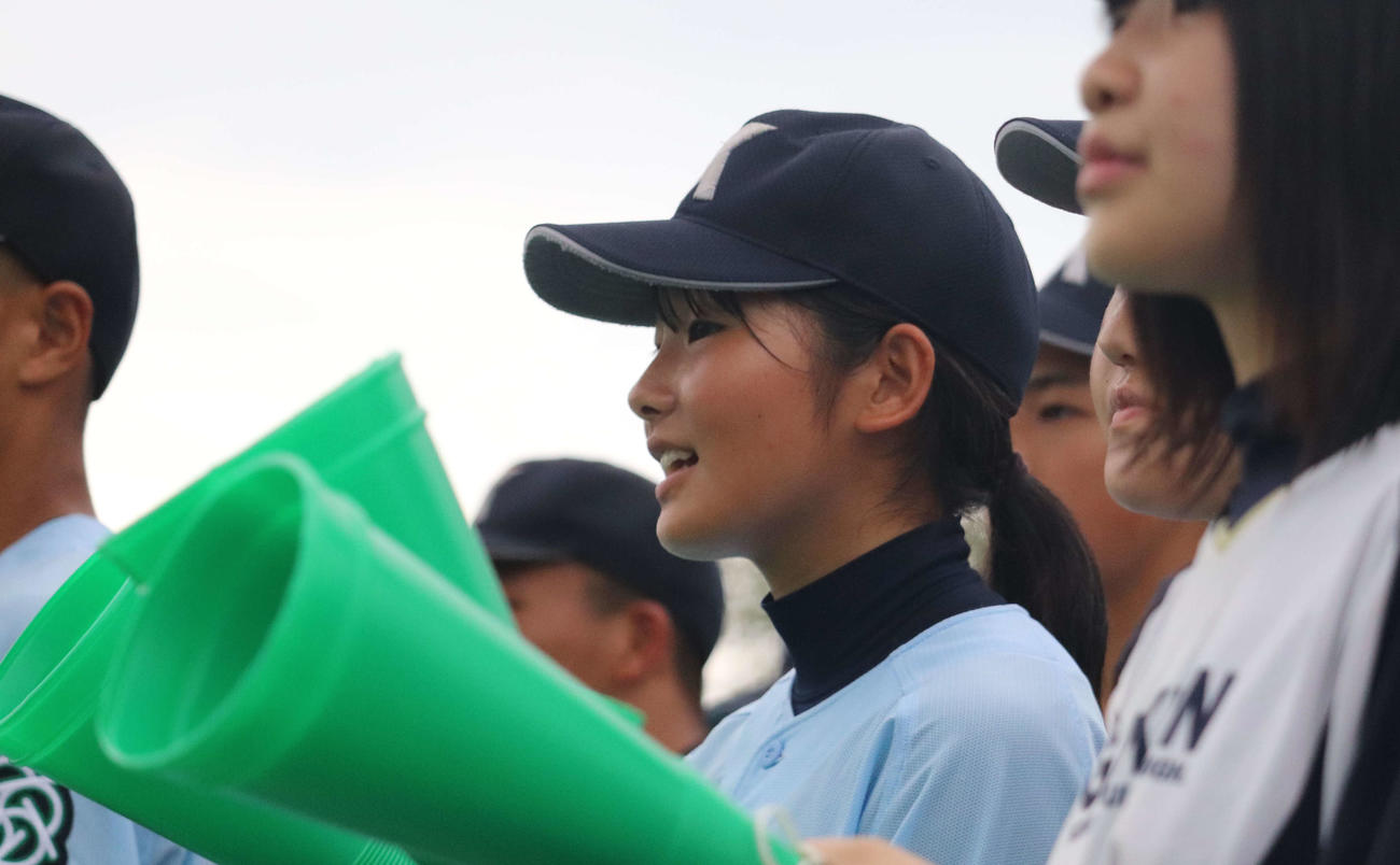 神戸学院大付対御影　神戸学院大付　応援する唯一の女子部員鬼澤（撮影・松野奈音）
