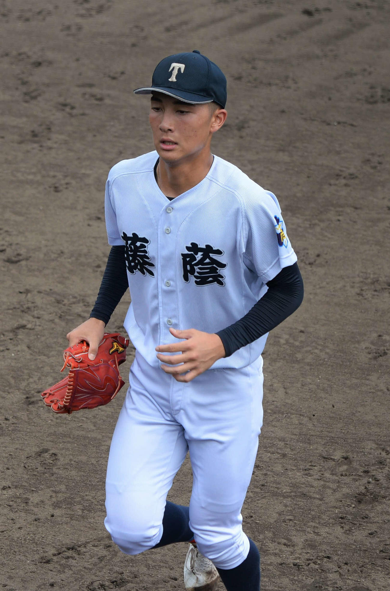 藤蔭対鶴崎工　1回0／3で負傷降板した藤蔭・松石（撮影・佐藤究）