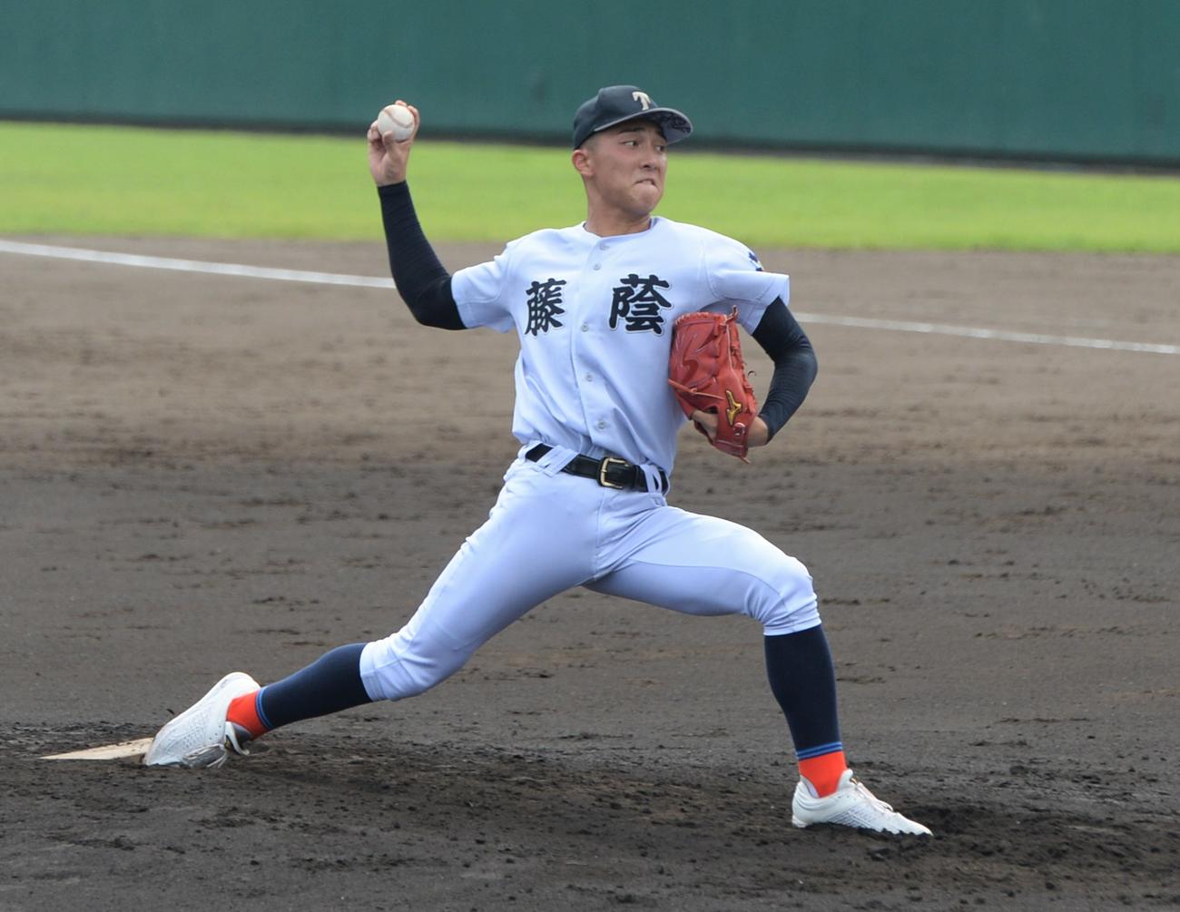 大分大会　藤蔭対鶴崎工　先発した藤蔭・松石（撮影・佐藤究）