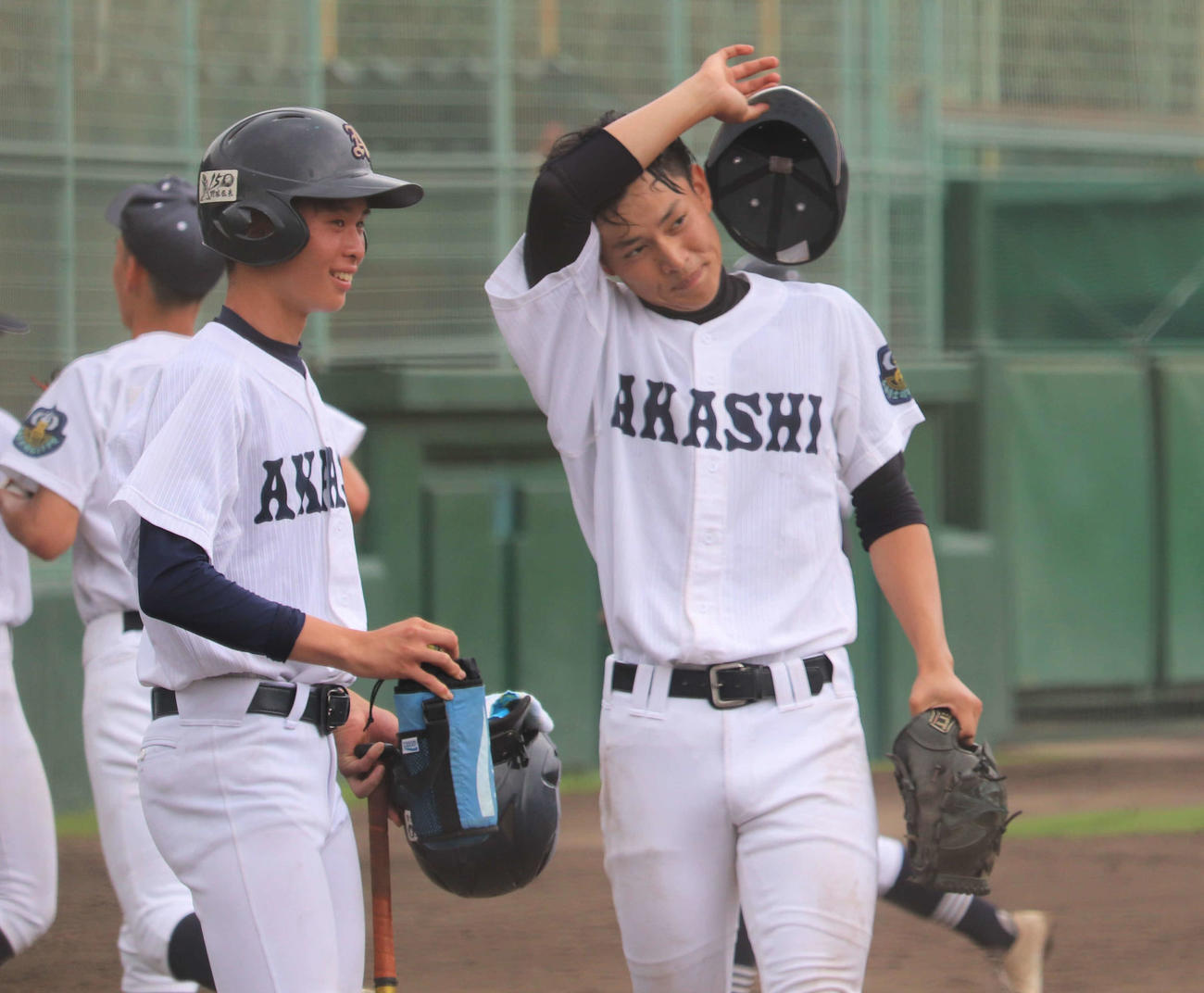 兵庫大会　明石対宝塚西　イニング間の明石・箱崎悠朔投手（3年）（撮影・中島麗）