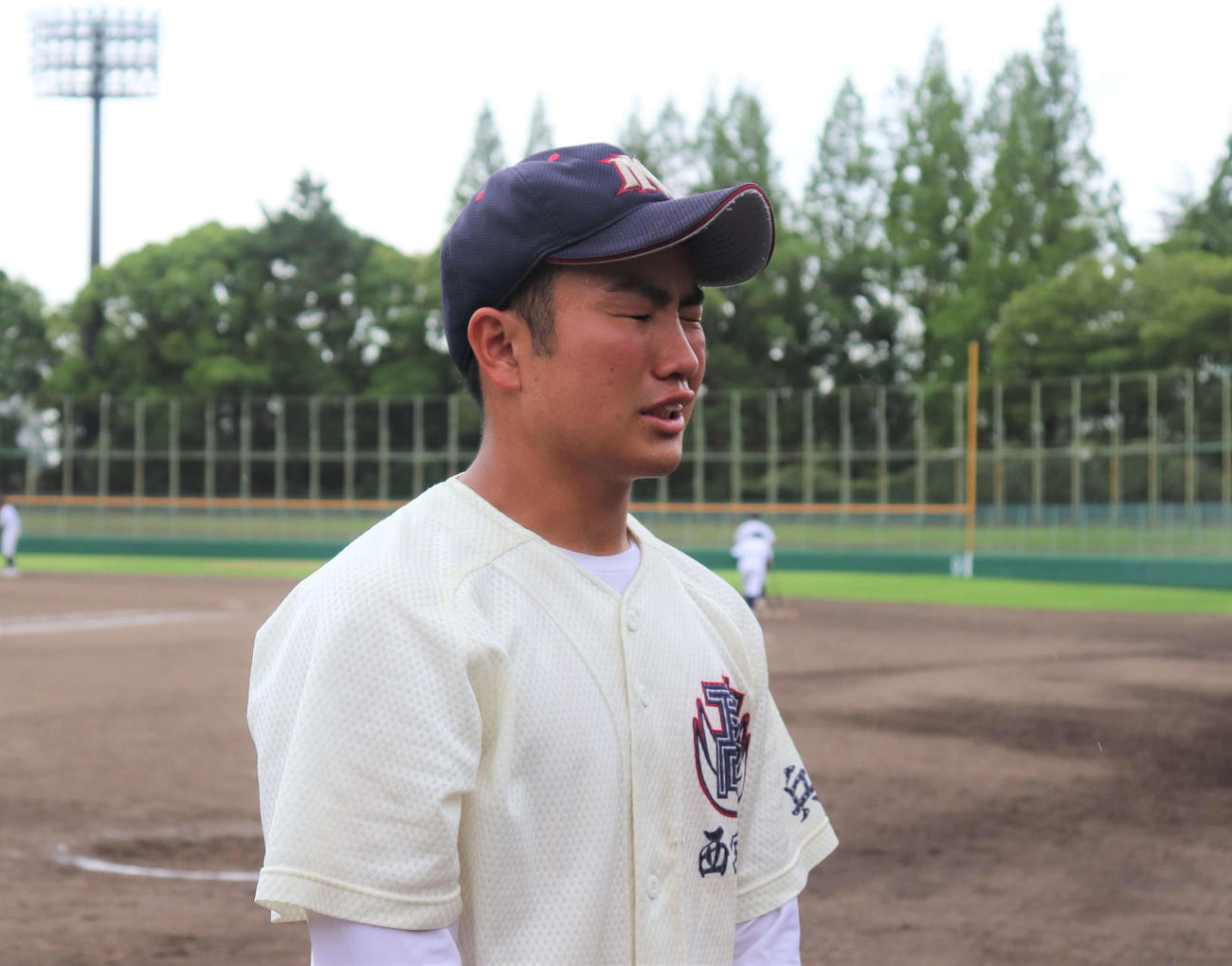 兵庫大会　西宮北対西宮今津　試合後、西宮北の主将・野口亮祐投手（3年）は涙を流して3年間を振り返った（撮影・中島麗）