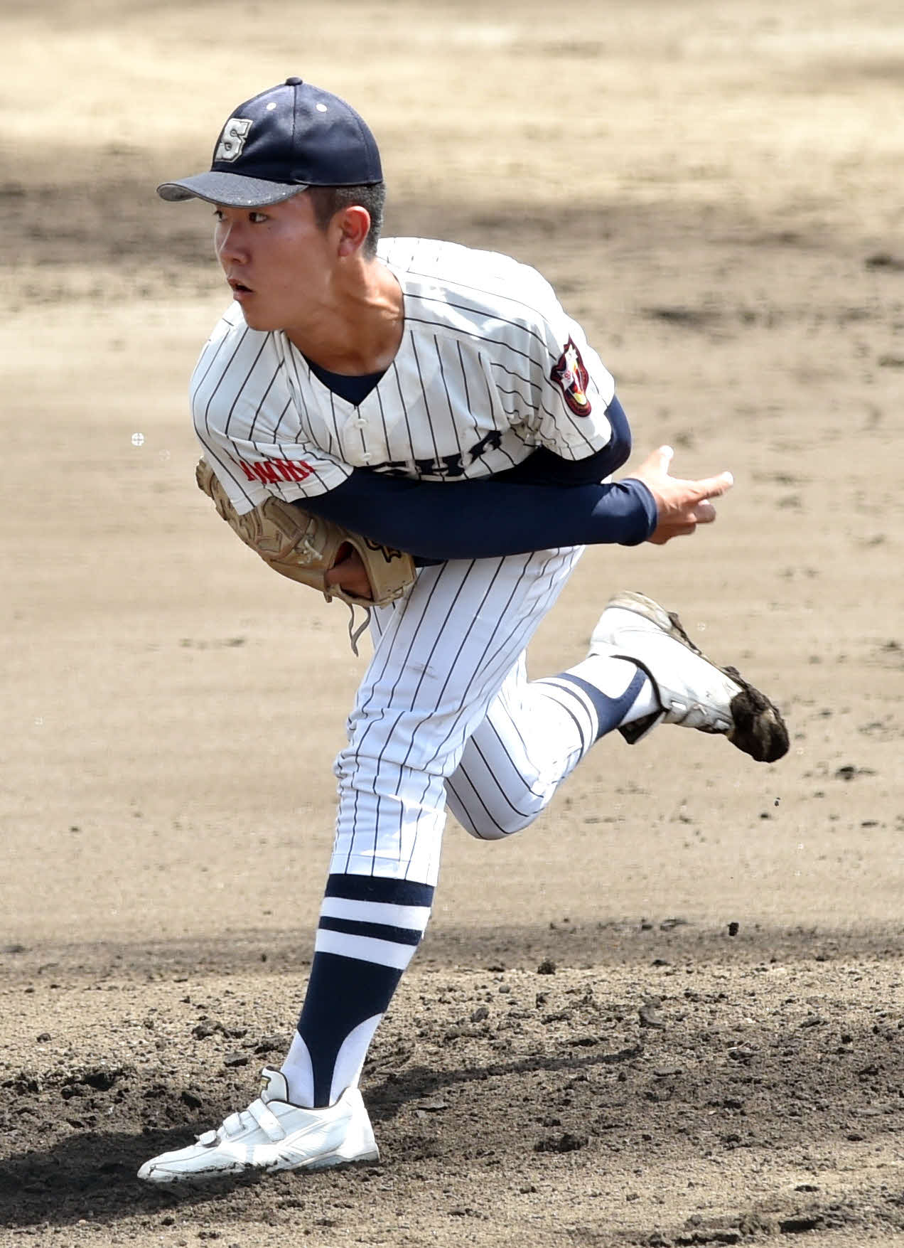 青森商対三沢　力投する青森商・佐々木（撮影・相沢孔志）
