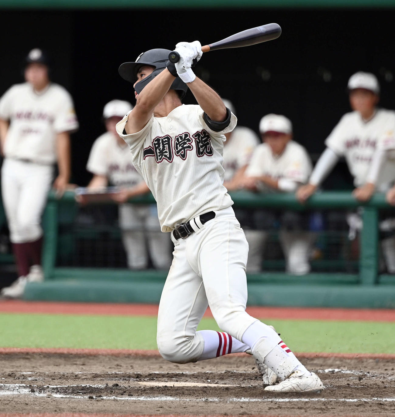 一関学院対盛岡中央　2回表一関学院2死二塁、中前に適時二塁打を放つ原田（撮影・たえ見朱実）