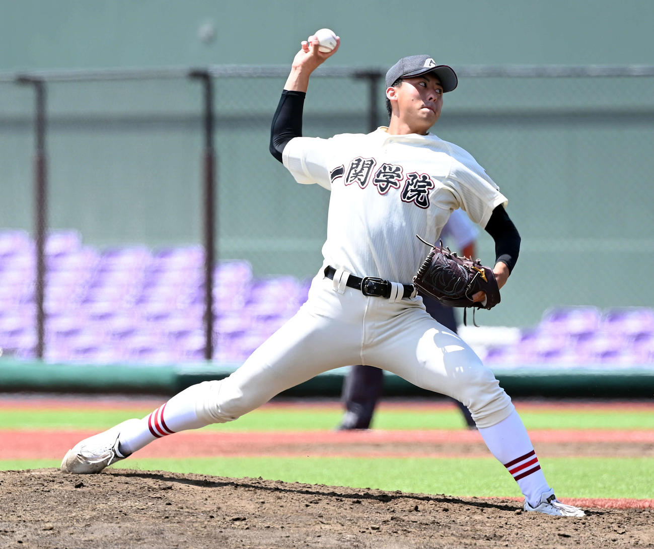 一関学院対盛岡中央　5回表一関学院無の先発高橋佑（撮影・たえ見朱実）