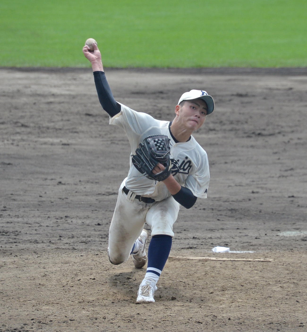 秋田工対本荘　8回から継投し、2イニングを完全投球で締めた本荘・阿部（撮影・濱本神威）
