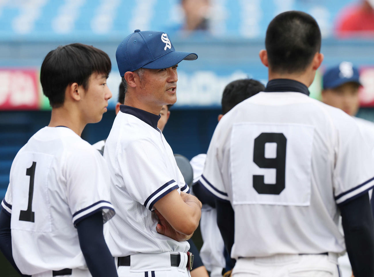 桜丘対新宿　選手たちに声をかける新宿・田久保監督（撮影・宮地輝）