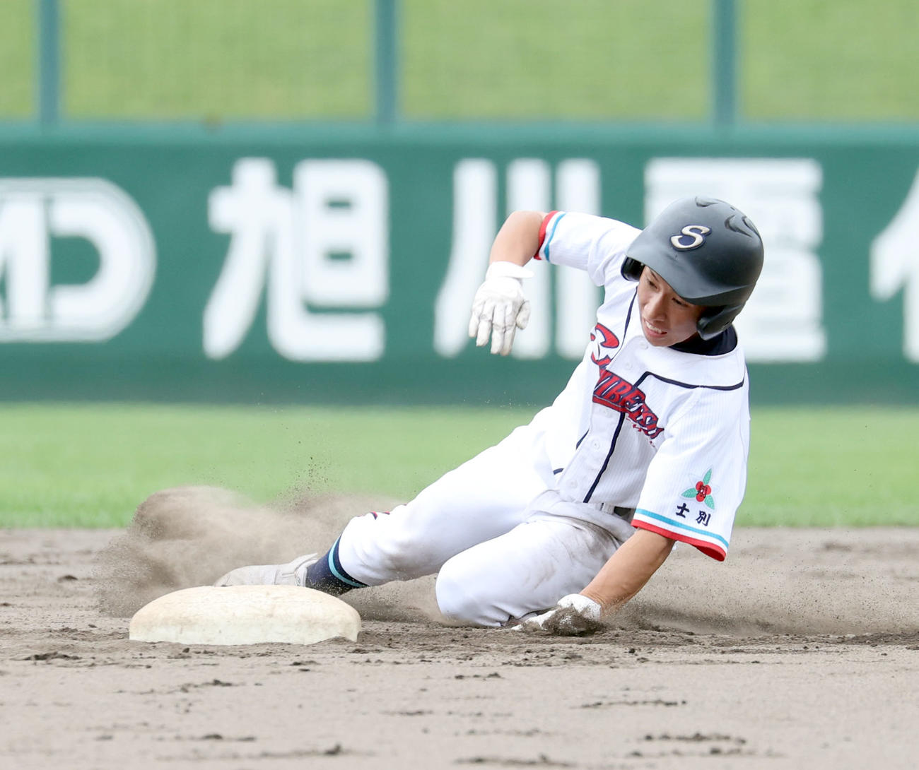 足寄対士別翔雲　6回裏士別翔雲無死一塁、盗塁を決める佐藤（撮影・佐藤翔太）