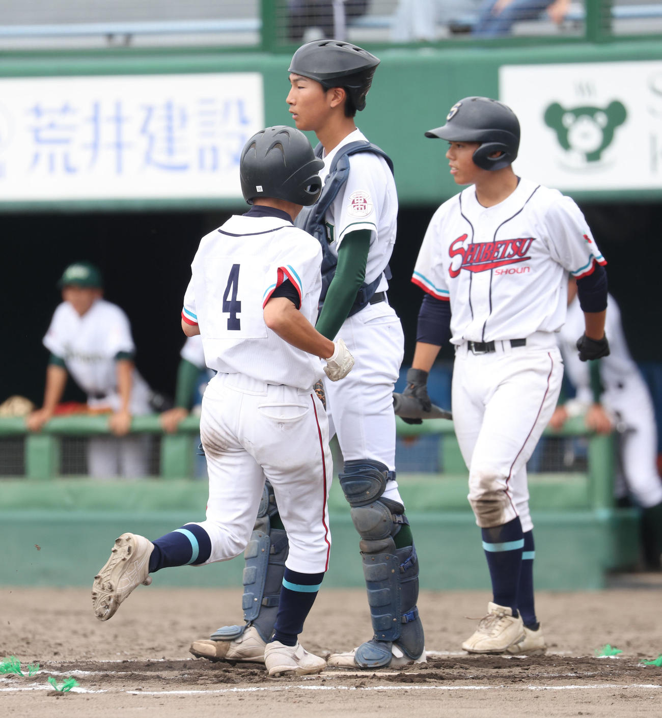 足寄対士別翔雲　6回裏士別翔雲無死一、二塁、本盗を決める佐藤（撮影・佐藤翔太）