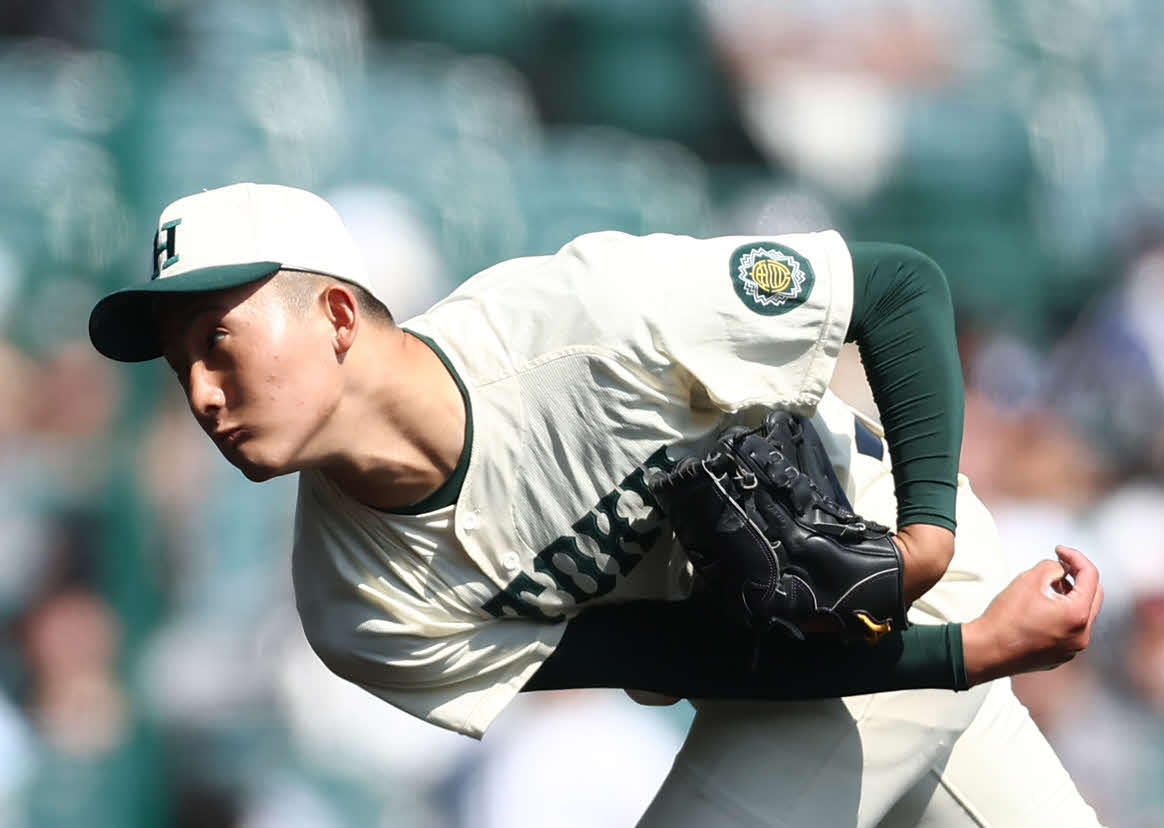 センバツ準決勝の大阪桐蔭戦に先発し力投する報徳学園・盛田（2023年3月31日撮影）