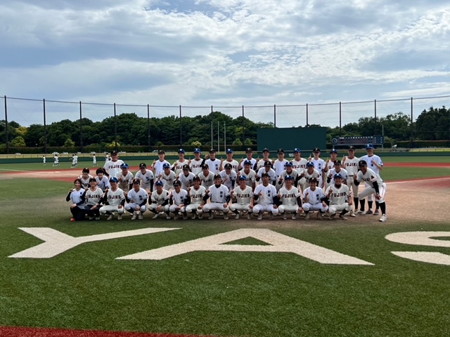 5月に練習試合を行った新宿と富士の集合写真（田久保監督提供）