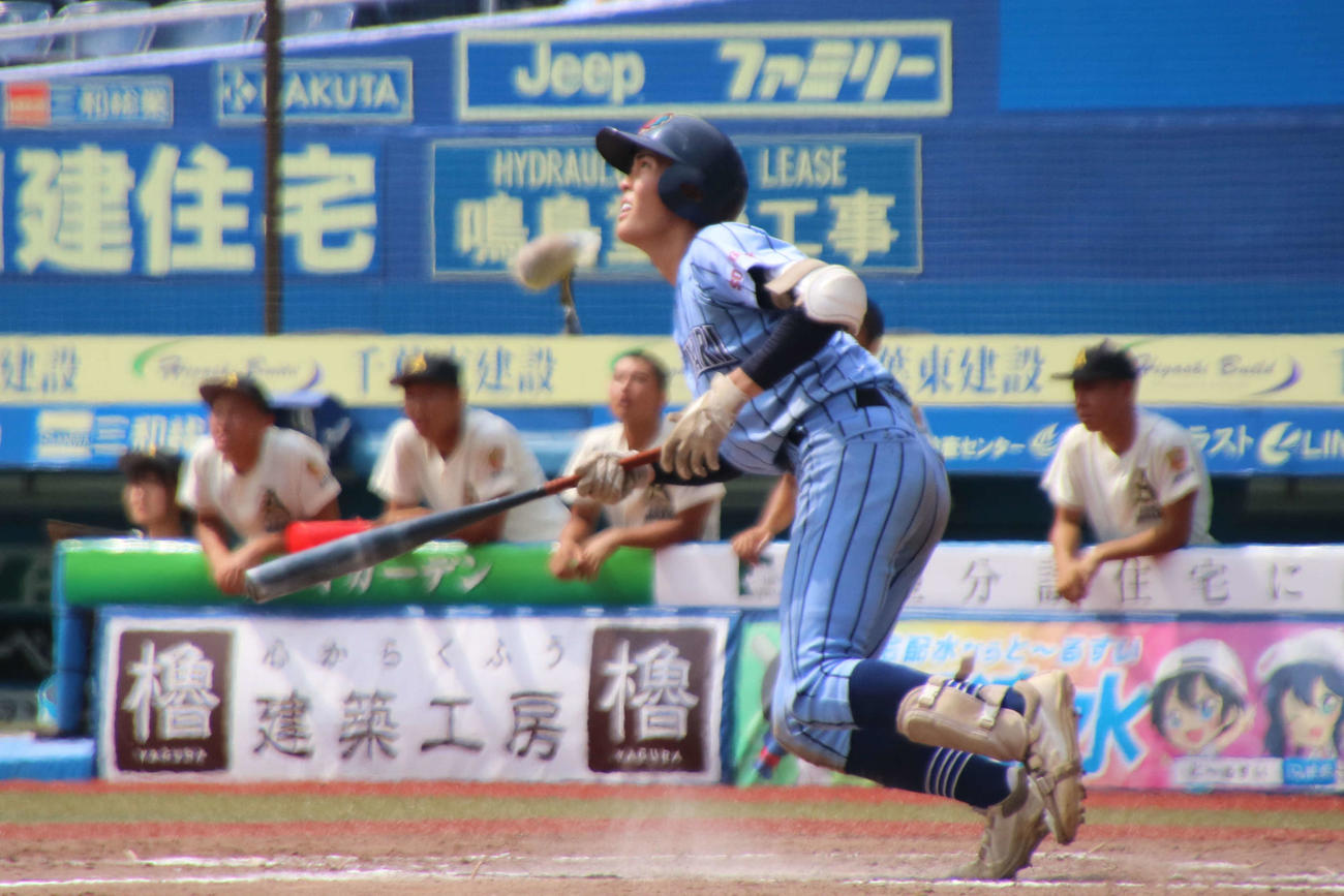 幕張総合ー我孫子東　3安打とバットでも勝利に貢献した幕張総合、先発の早坂（撮影・保坂淑子）