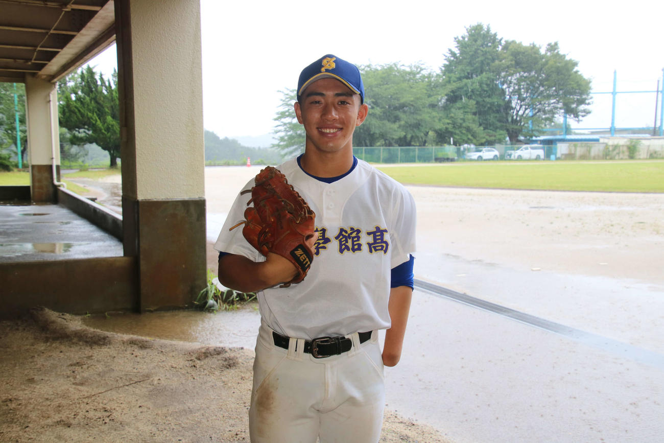 先天性四肢欠損症により生まれつき左手首から先がなくとも、笑顔で練習に励む小川（撮影・保坂淑子）