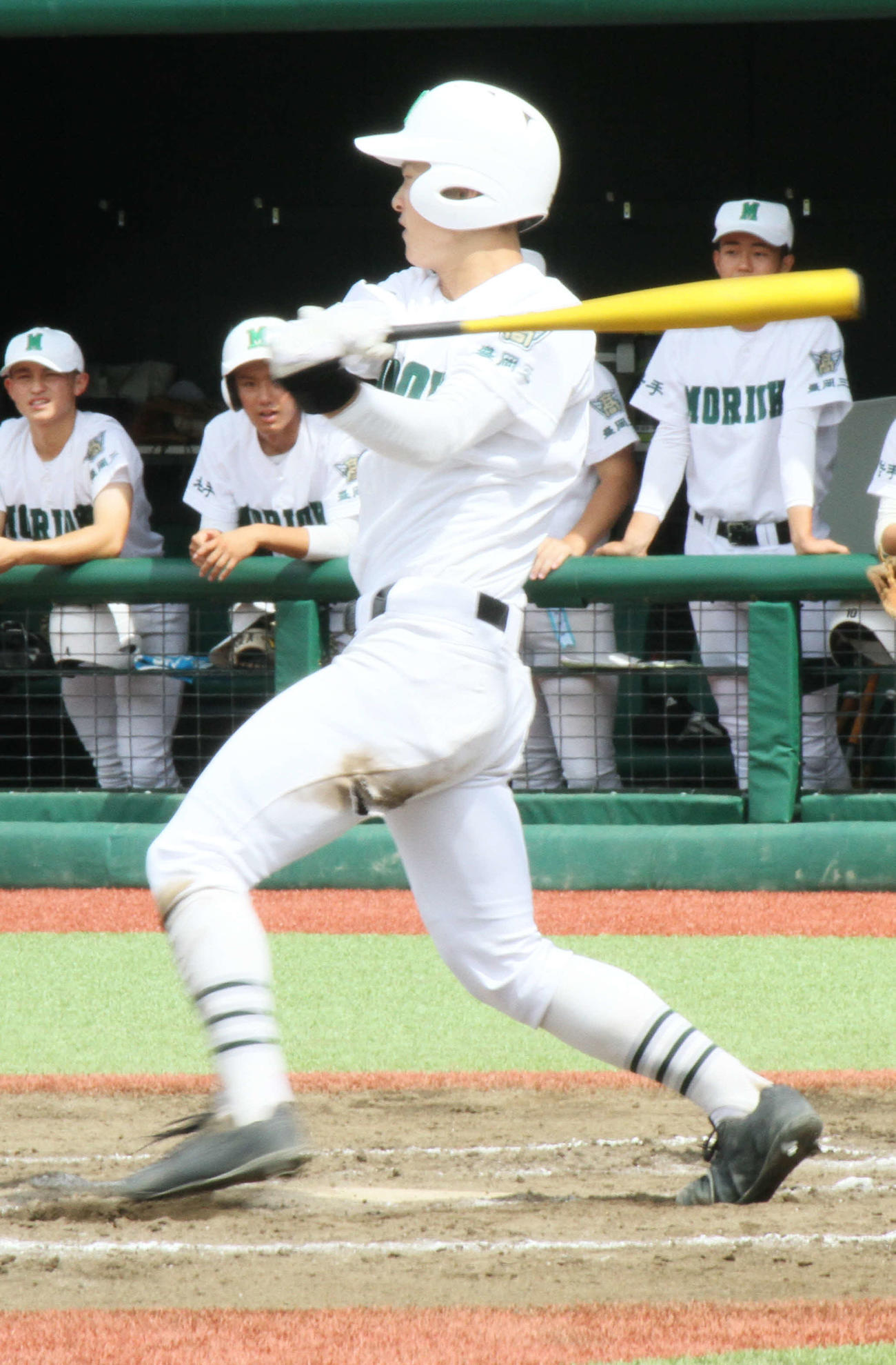 盛岡三対一関高専　3回、無死二、三塁で、右適時打を放つ盛岡三・駒井（撮影・木村有優）