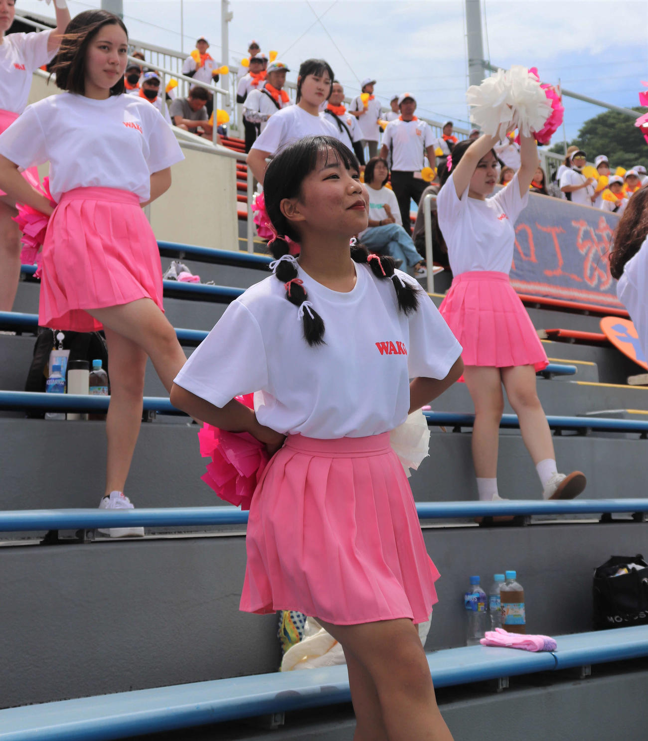 和歌山大会　和歌山工対那賀　和歌山工のスタンド。ダンス同好会の生徒が初めて野球応援に参加した（撮影・中島麗）