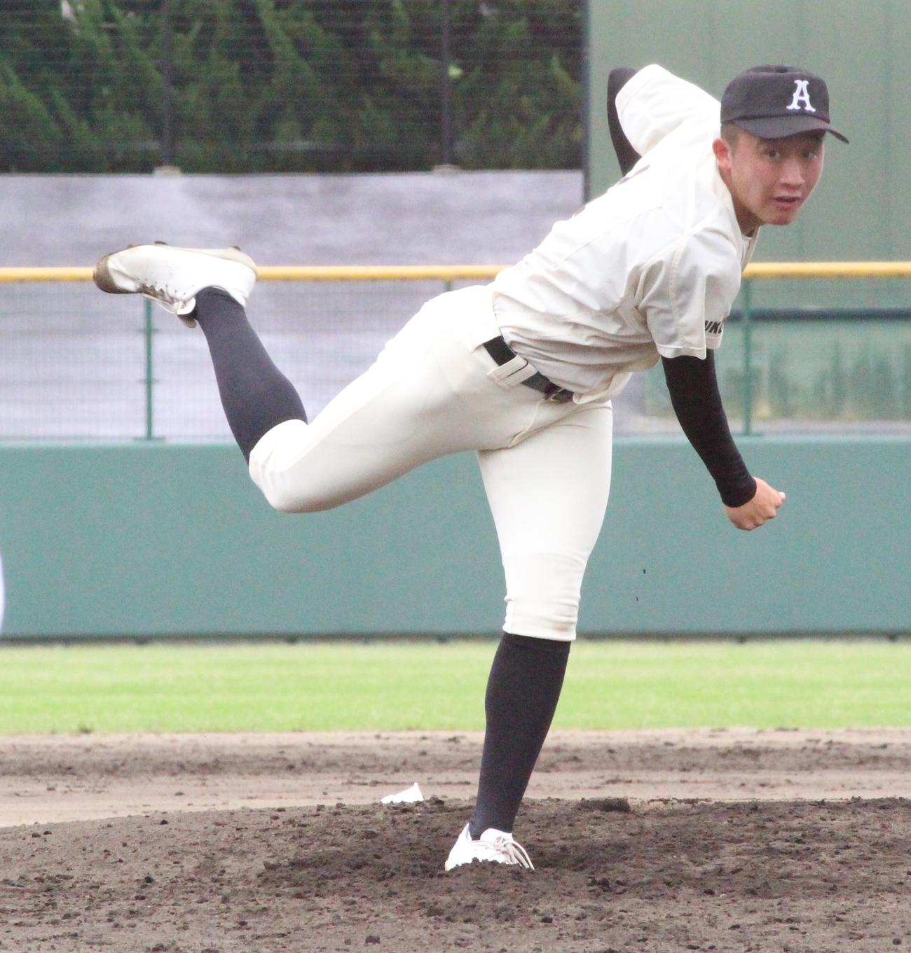 折尾愛真対福岡魁誠　7回5安打無失点で勝利に導いた折尾愛真・在郷（撮影・菊川光一）