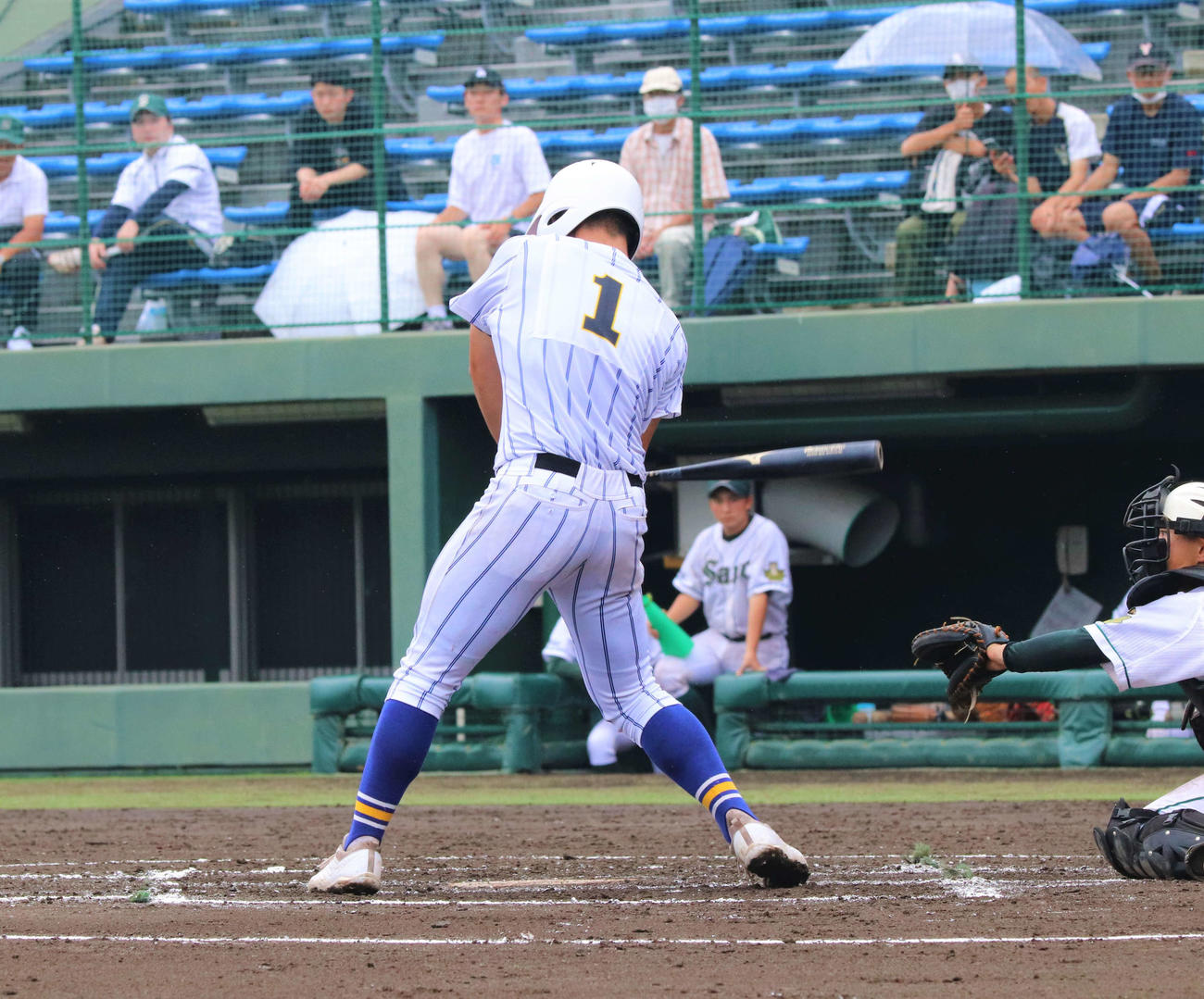 佐野対青藍泰斗　6回裏青藍泰斗1死、バックスクリーンへ勝ち越しのソロを放った青藍泰斗・長嶋樹哉投手（撮影・黒須亮）